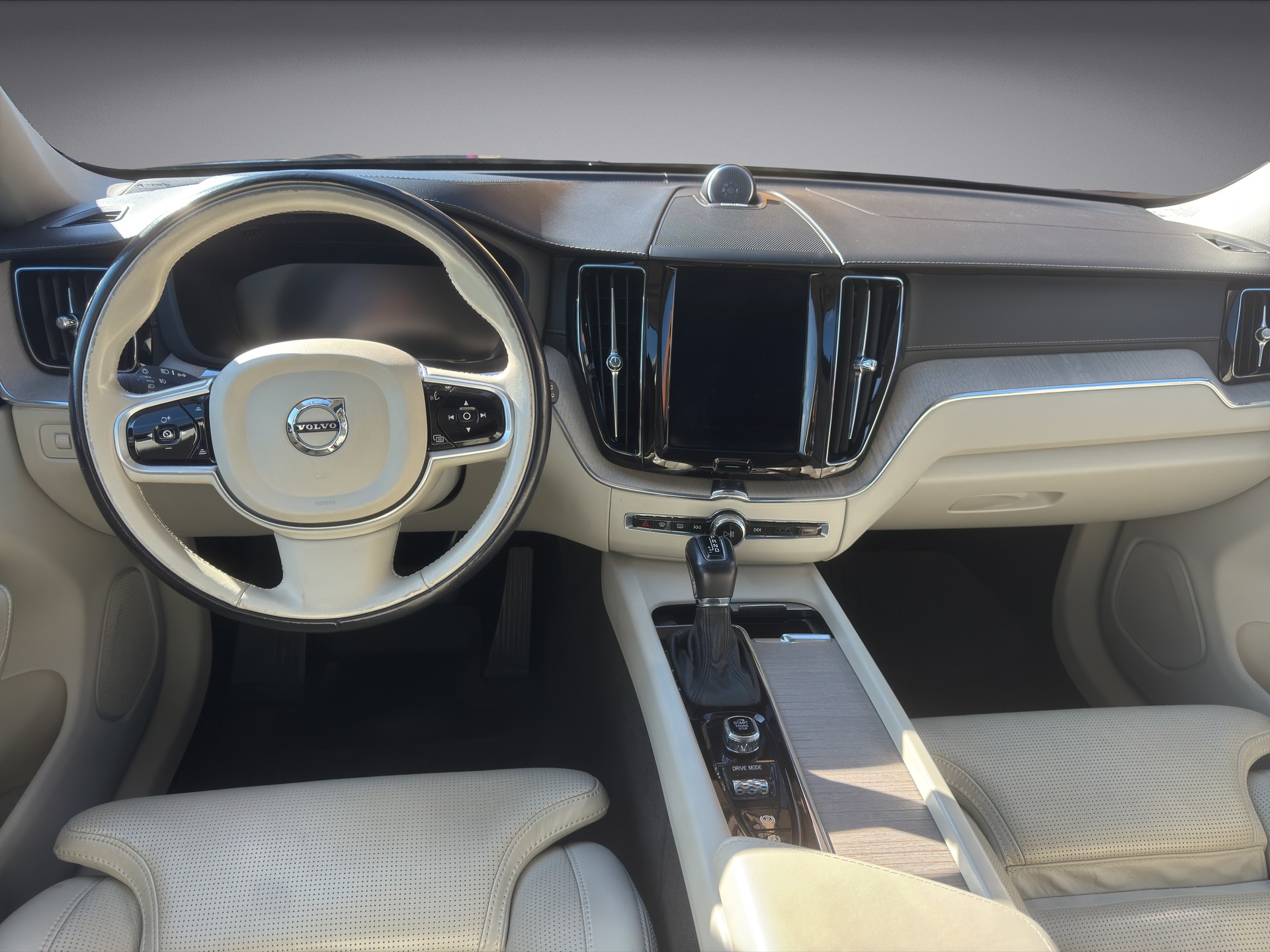 VOLVO XC60 2.0 D5 Inscription AWD-image-8