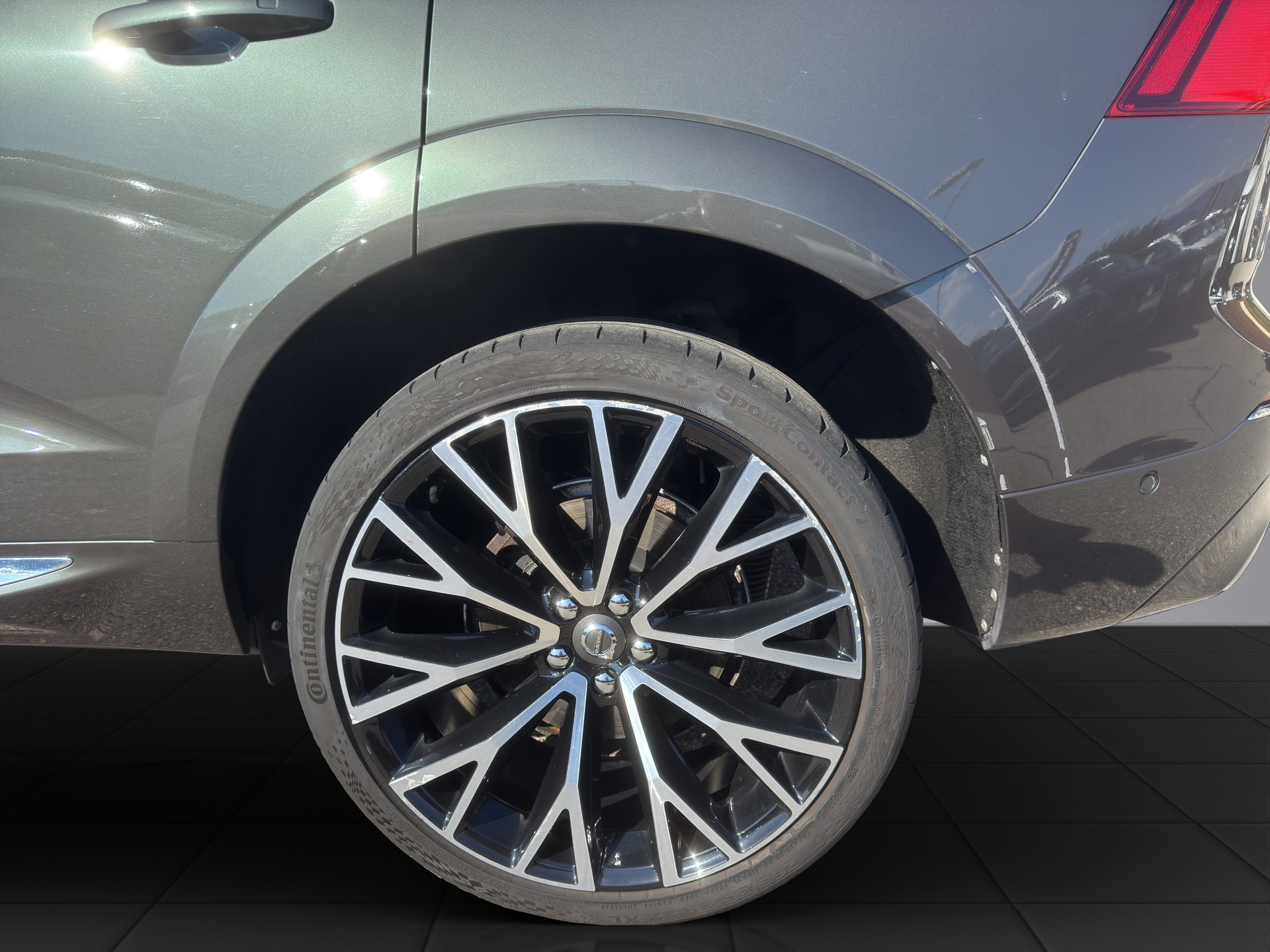 VOLVO XC60 2.0 D5 Inscription AWD-image-4