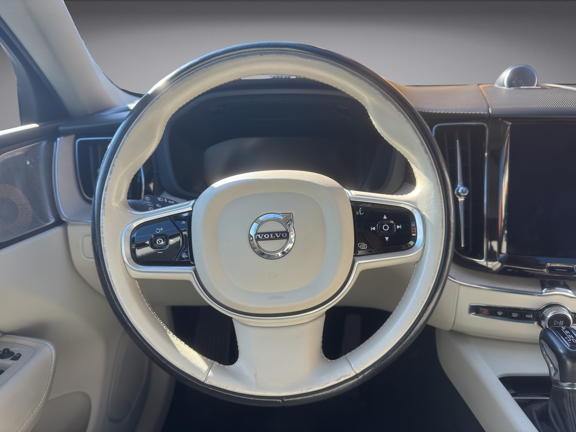 VOLVO XC60 2.0 D5 Inscription AWD-image-9