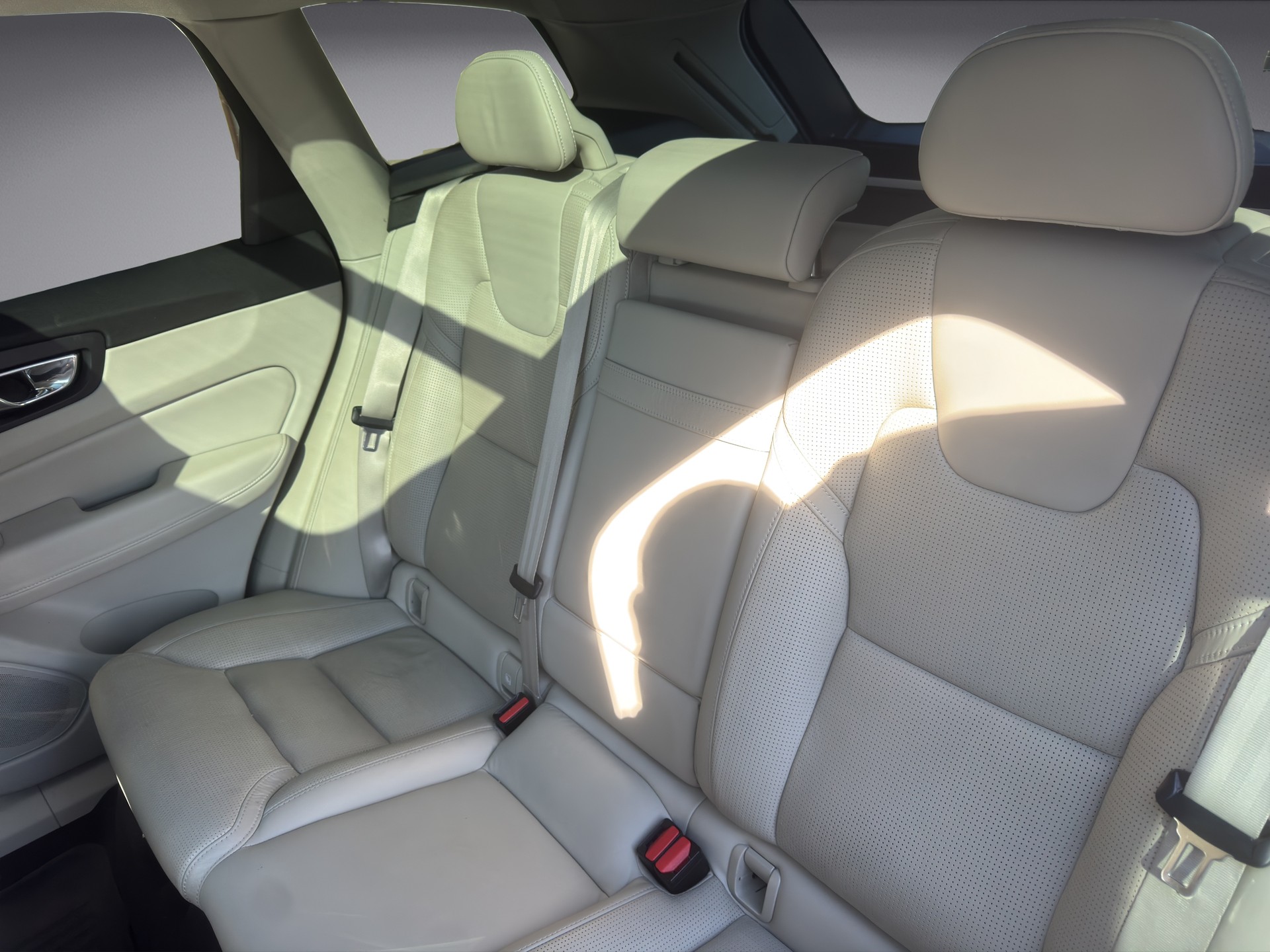 VOLVO XC60 2.0 D5 Inscription AWD-image-14