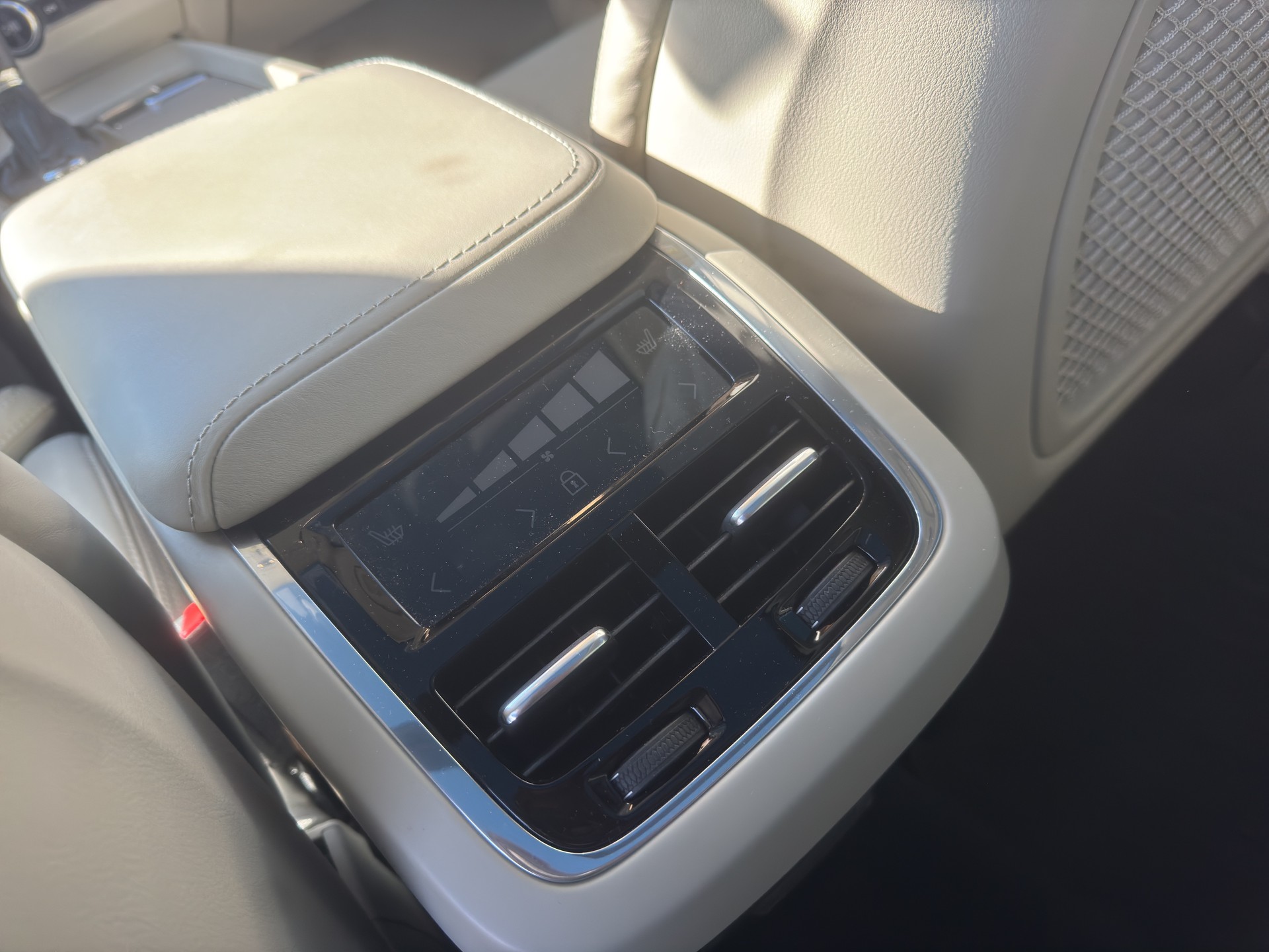 VOLVO XC60 2.0 D5 Inscription AWD-image-12