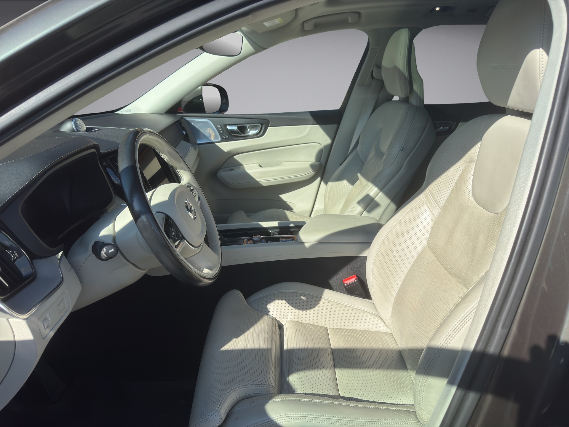 VOLVO XC60 2.0 D5 Inscription AWD-image-7