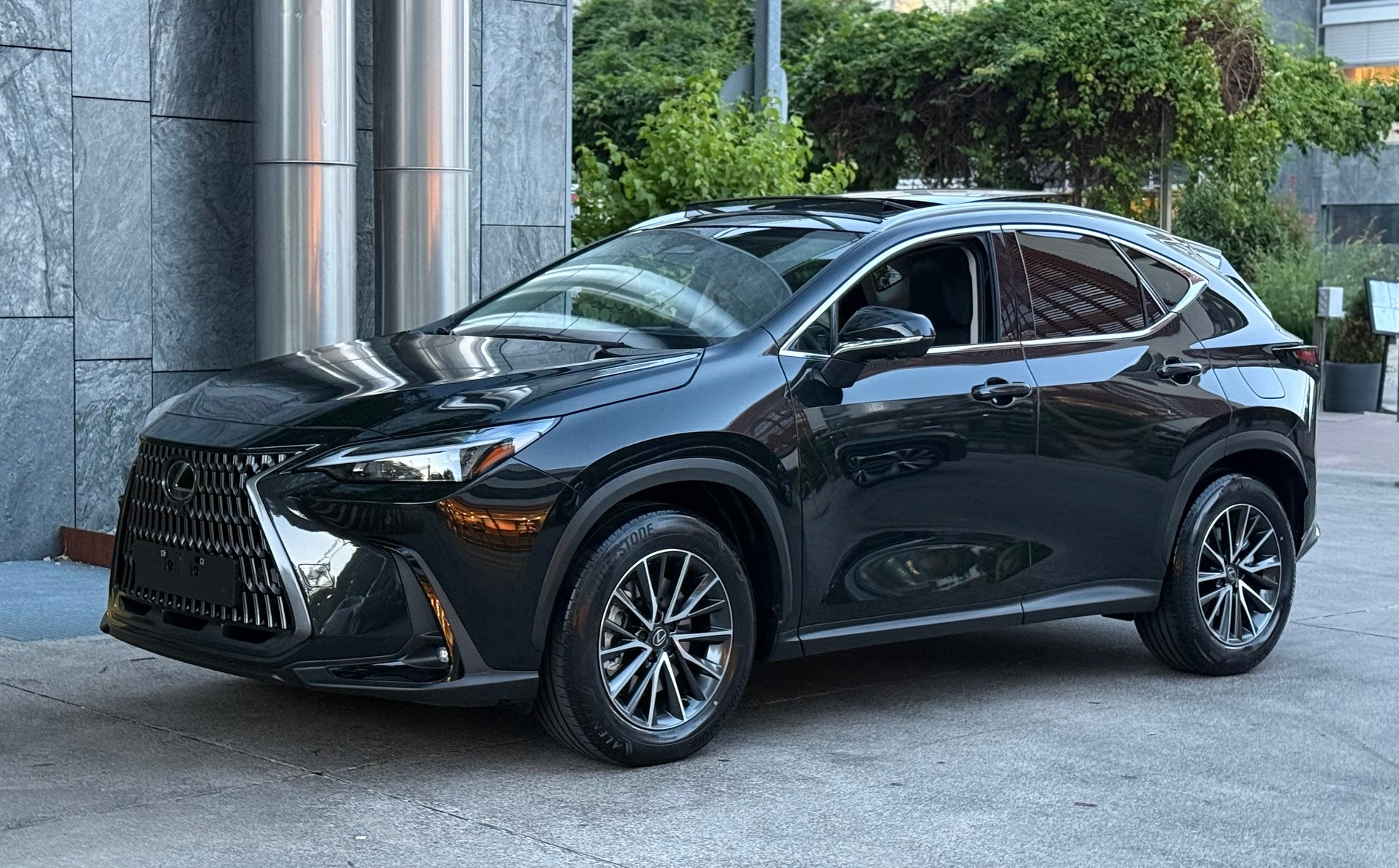 LEXUS NX 450h+ E-FOUR Comfort-image-1