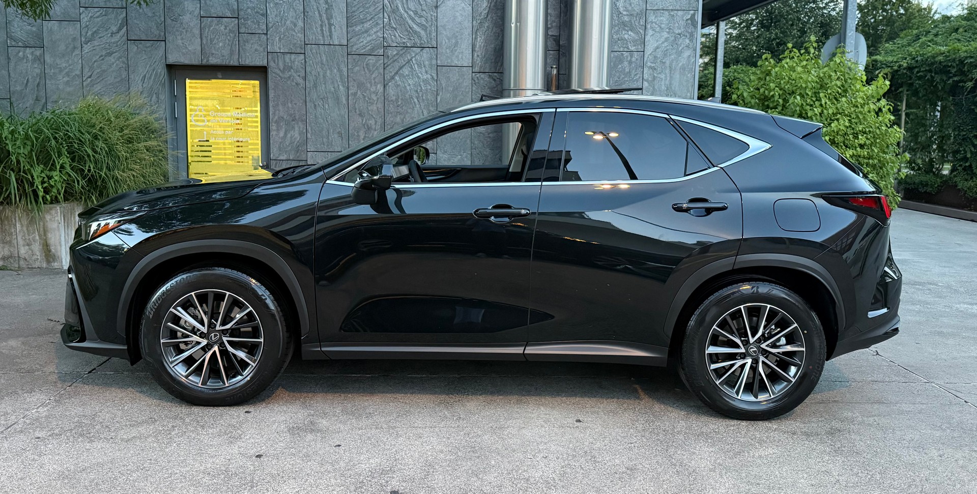 LEXUS NX 450h+ E-FOUR Comfort-image-3