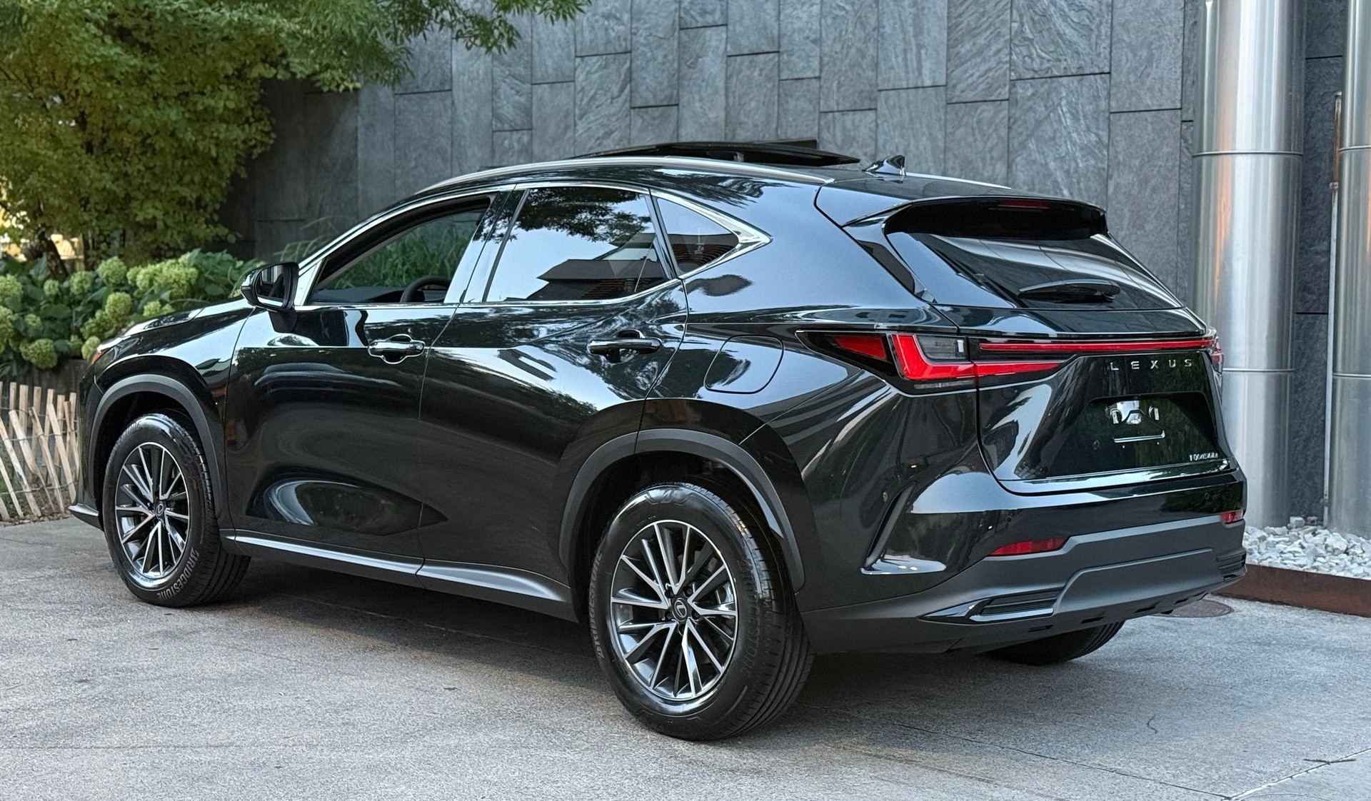 LEXUS NX 450h+ E-FOUR Comfort-image-2