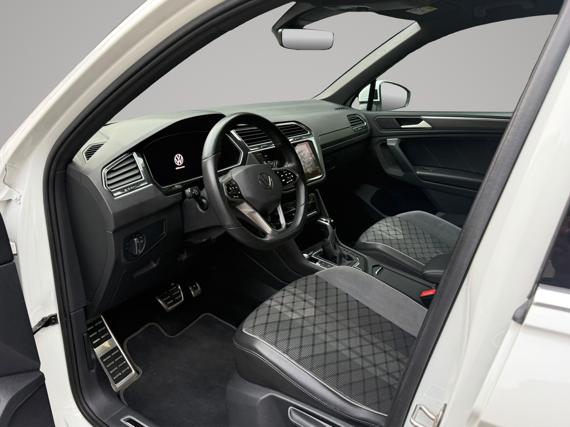 VW Tiguan 2.0 TDI SCR R-Line 4Motion DSG-image-9