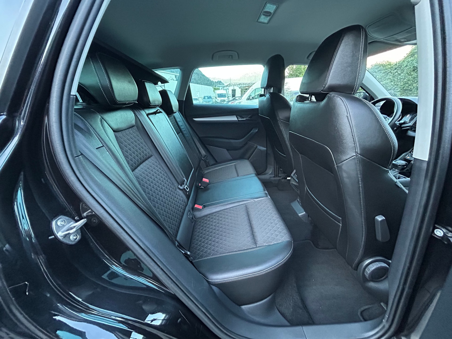 SKODA Karoq 2.0 TDI CR Style 4x4 DSG-image-13