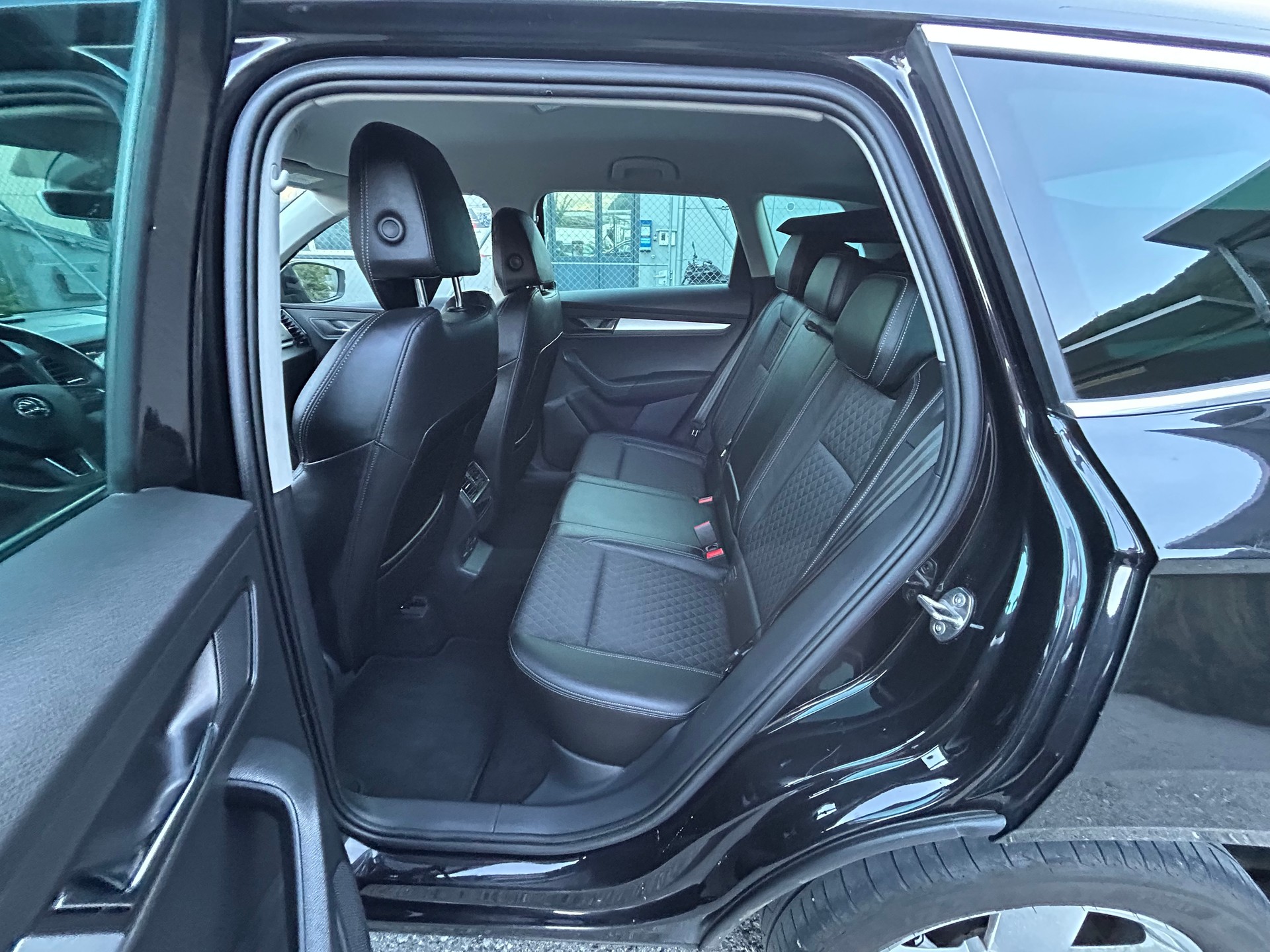 SKODA Karoq 2.0 TDI CR Style 4x4 DSG-image-12