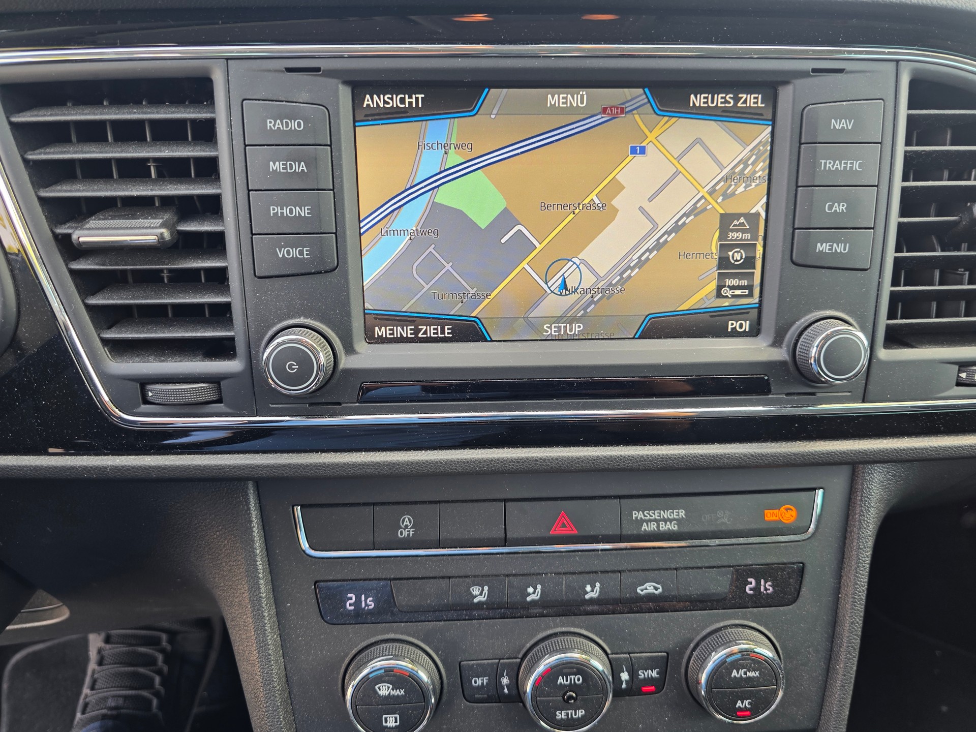 SEAT Leon ST 1.6 TDI Style DSG-image-9