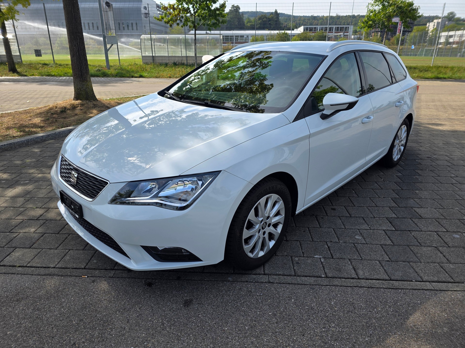 SEAT Leon ST 1.6 TDI Style DSG-image-1