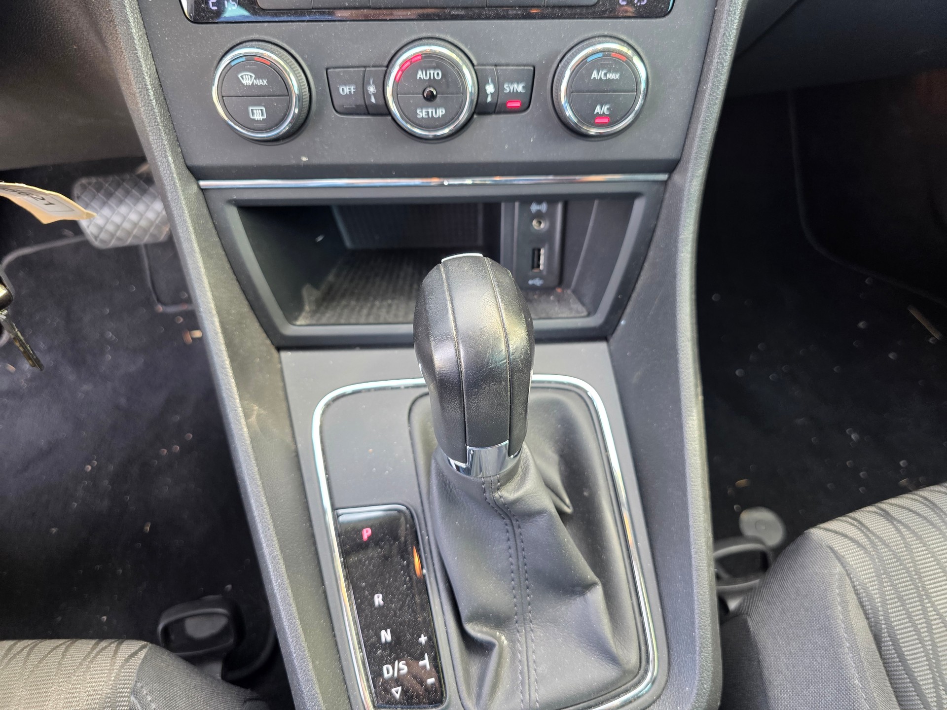SEAT Leon ST 1.6 TDI Style DSG-image-8