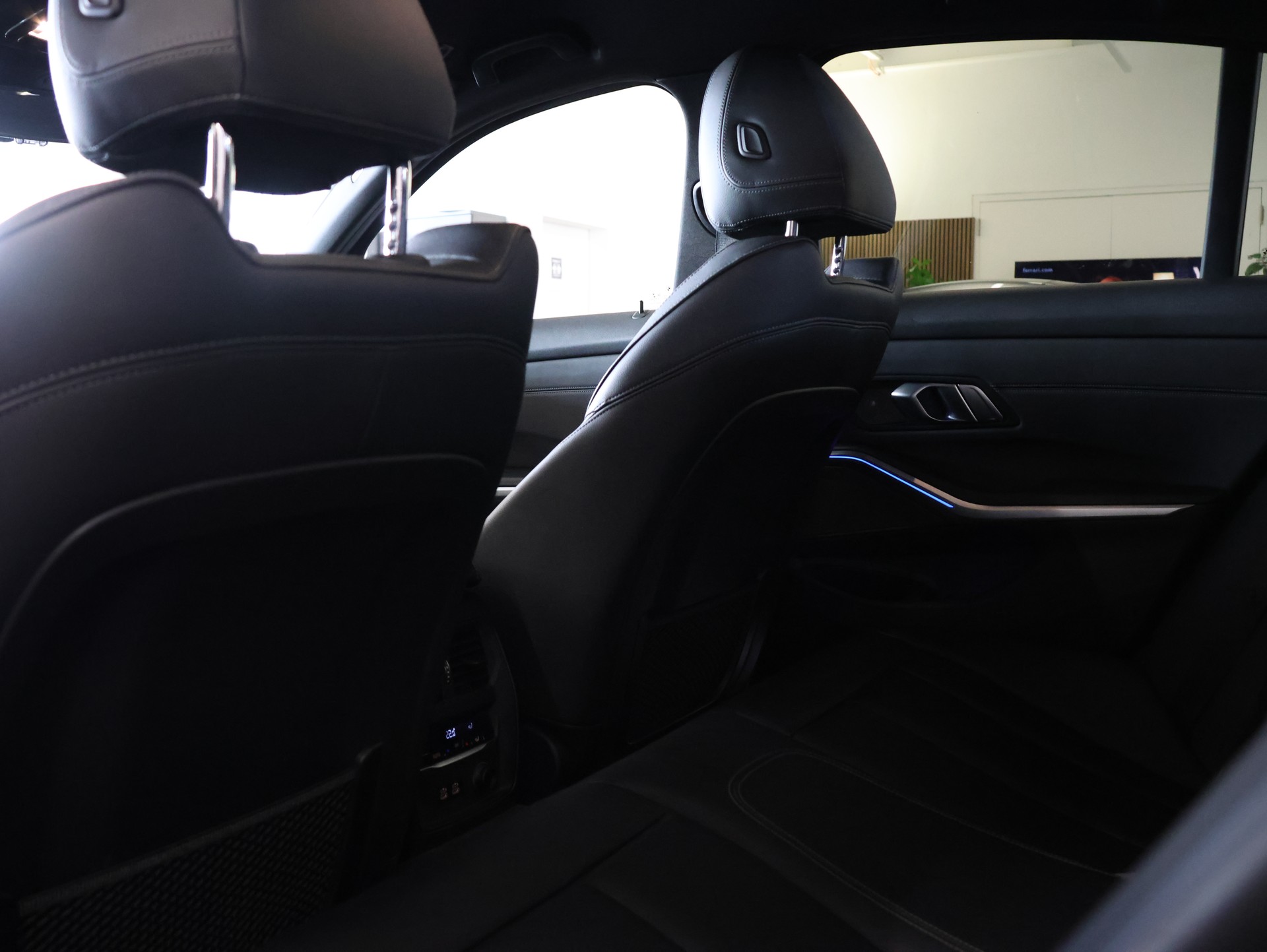 BMW 320d xDrive M Sport Steptronic-image-30