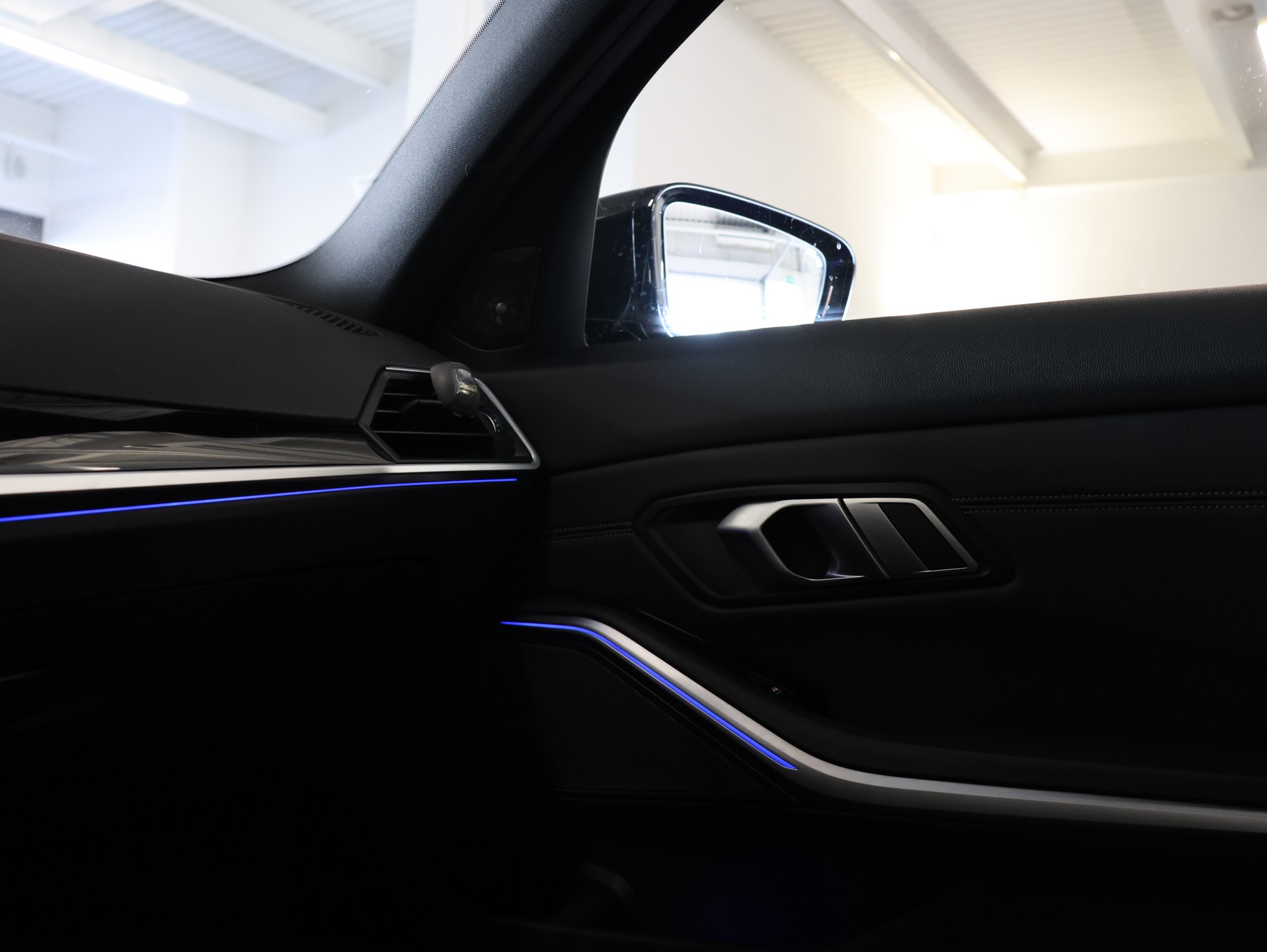 BMW 320d xDrive M Sport Steptronic-image-25