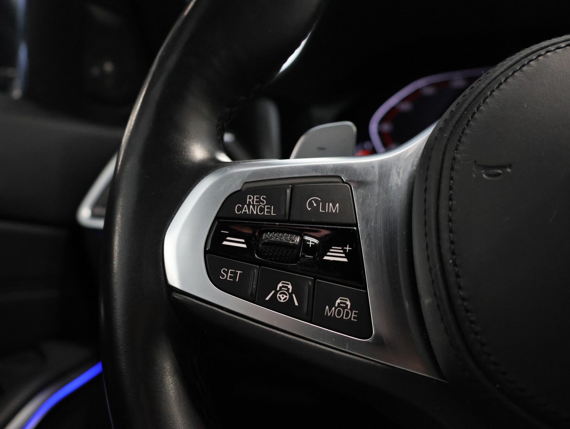 BMW 320d xDrive M Sport Steptronic-image-18