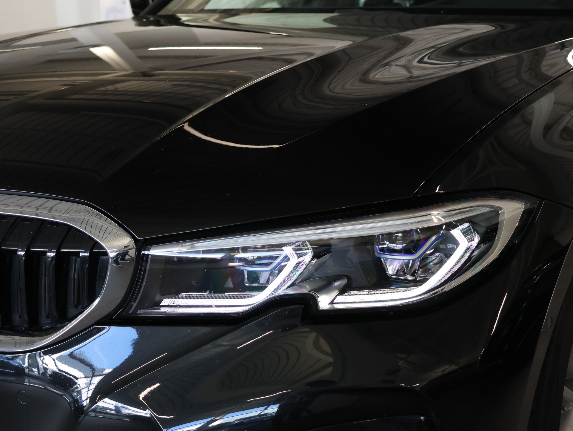 BMW 320d xDrive M Sport Steptronic-image-4