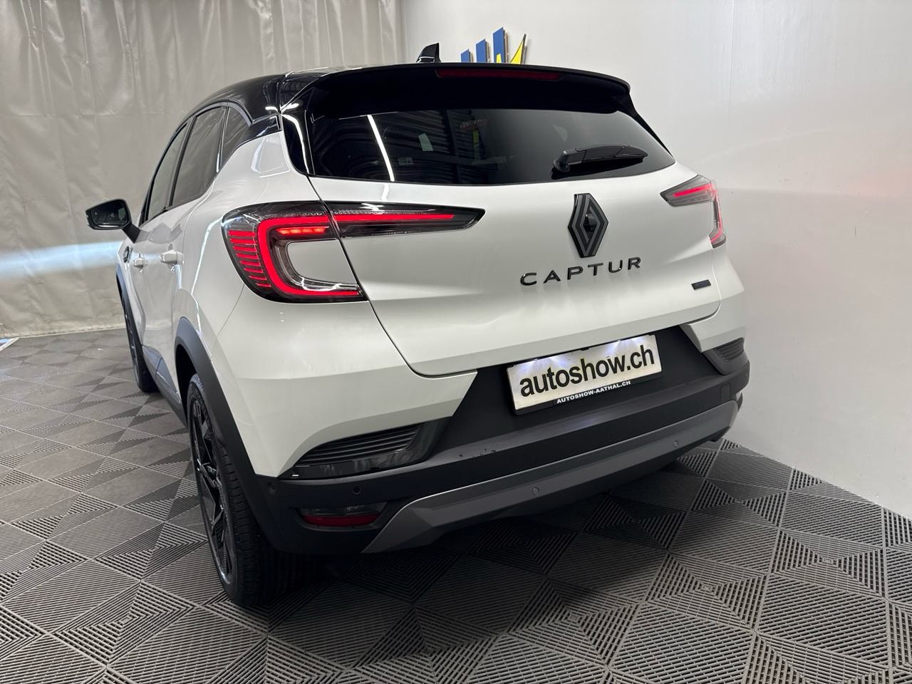 RENAULT Captur 1.8 E-Tech 160 Esprit Alpine DHT-image-14