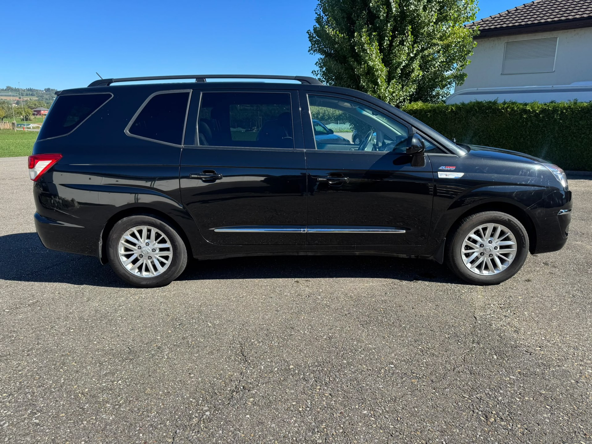 KGM-SsangYong Rodius SV200 e-XDi Quartz 4WD E-Tronic-image-4