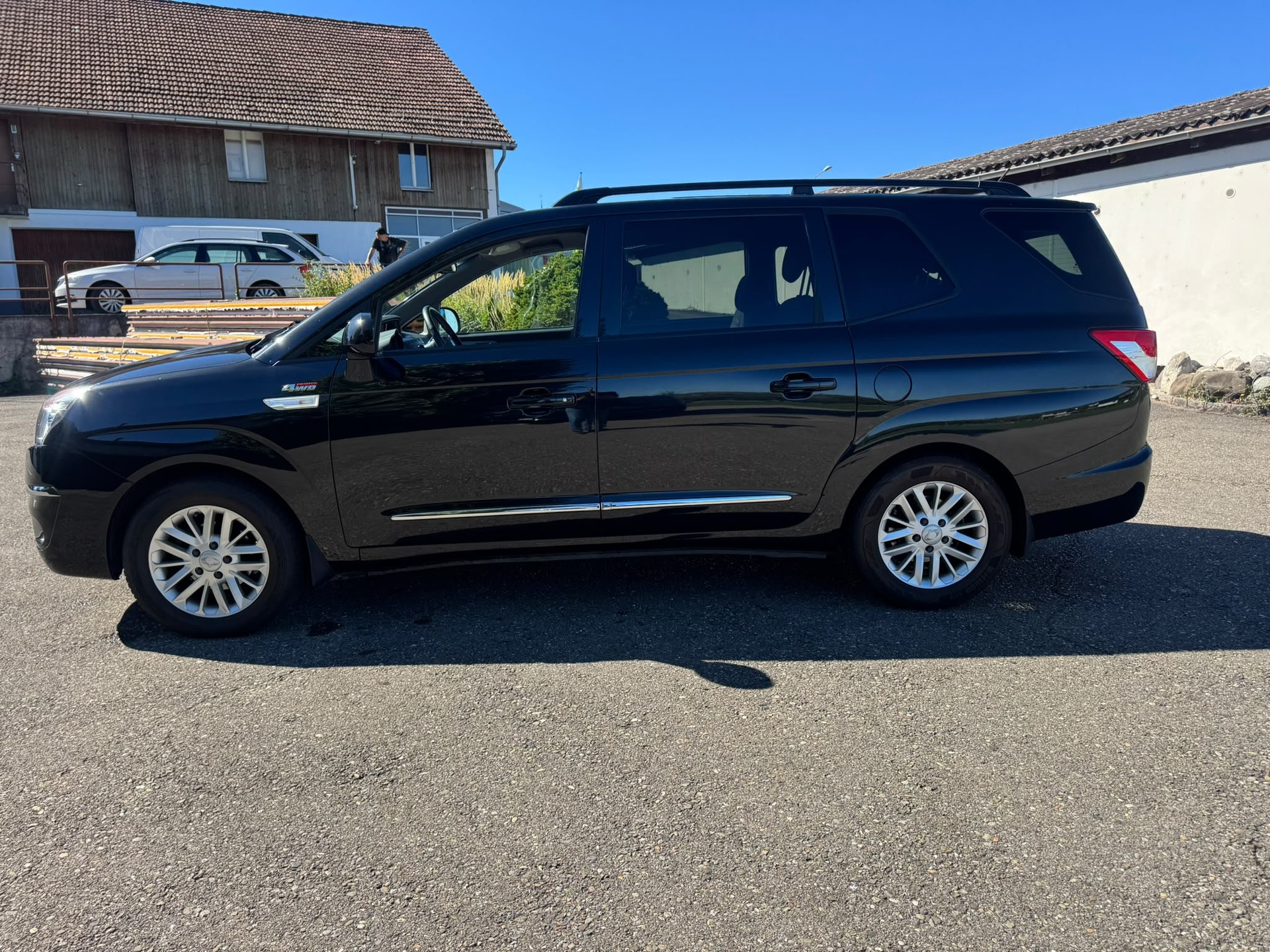 KGM-SsangYong Rodius SV200 e-XDi Quartz 4WD E-Tronic-image-3