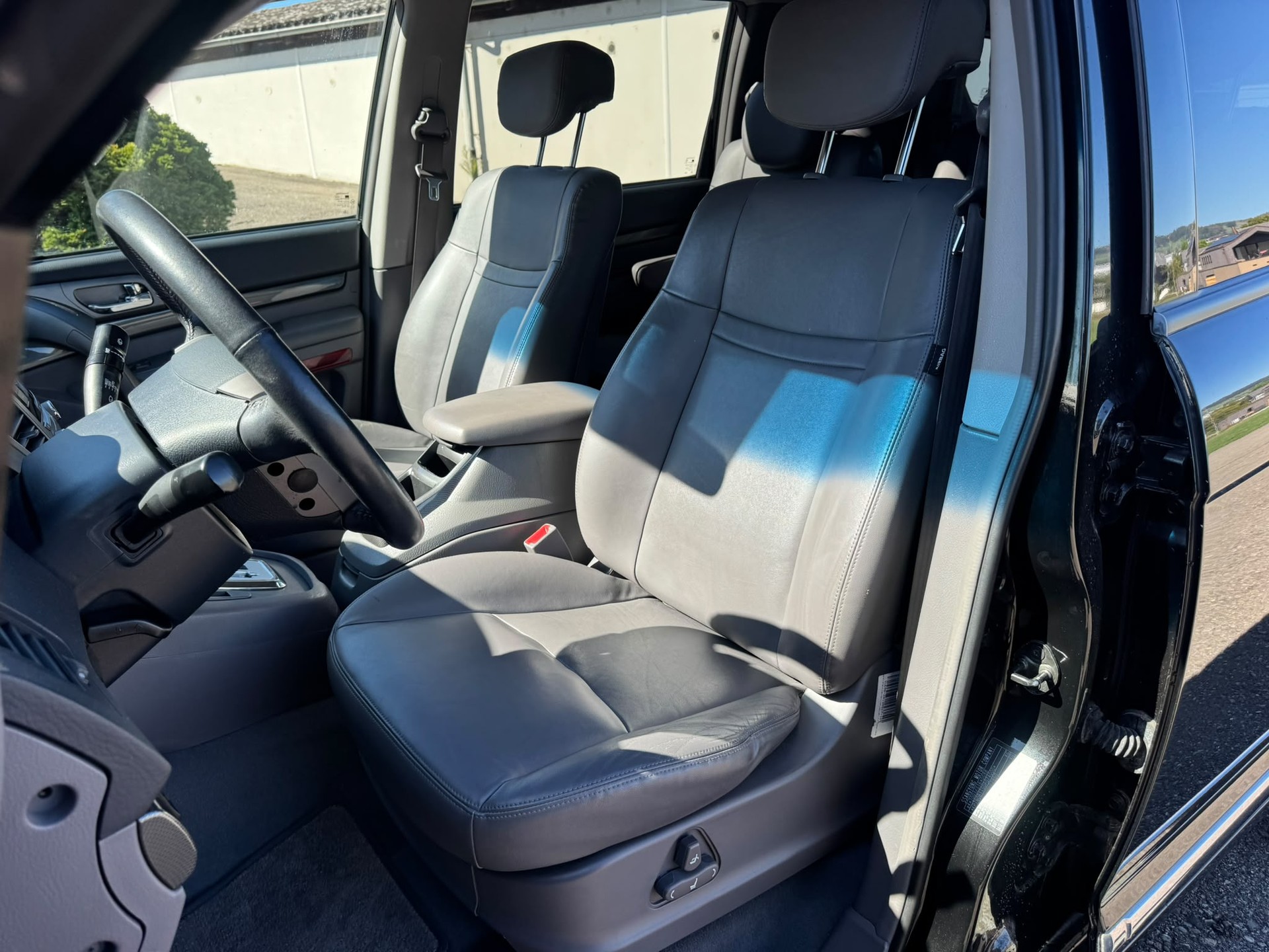 KGM-SsangYong Rodius SV200 e-XDi Quartz 4WD E-Tronic-image-12