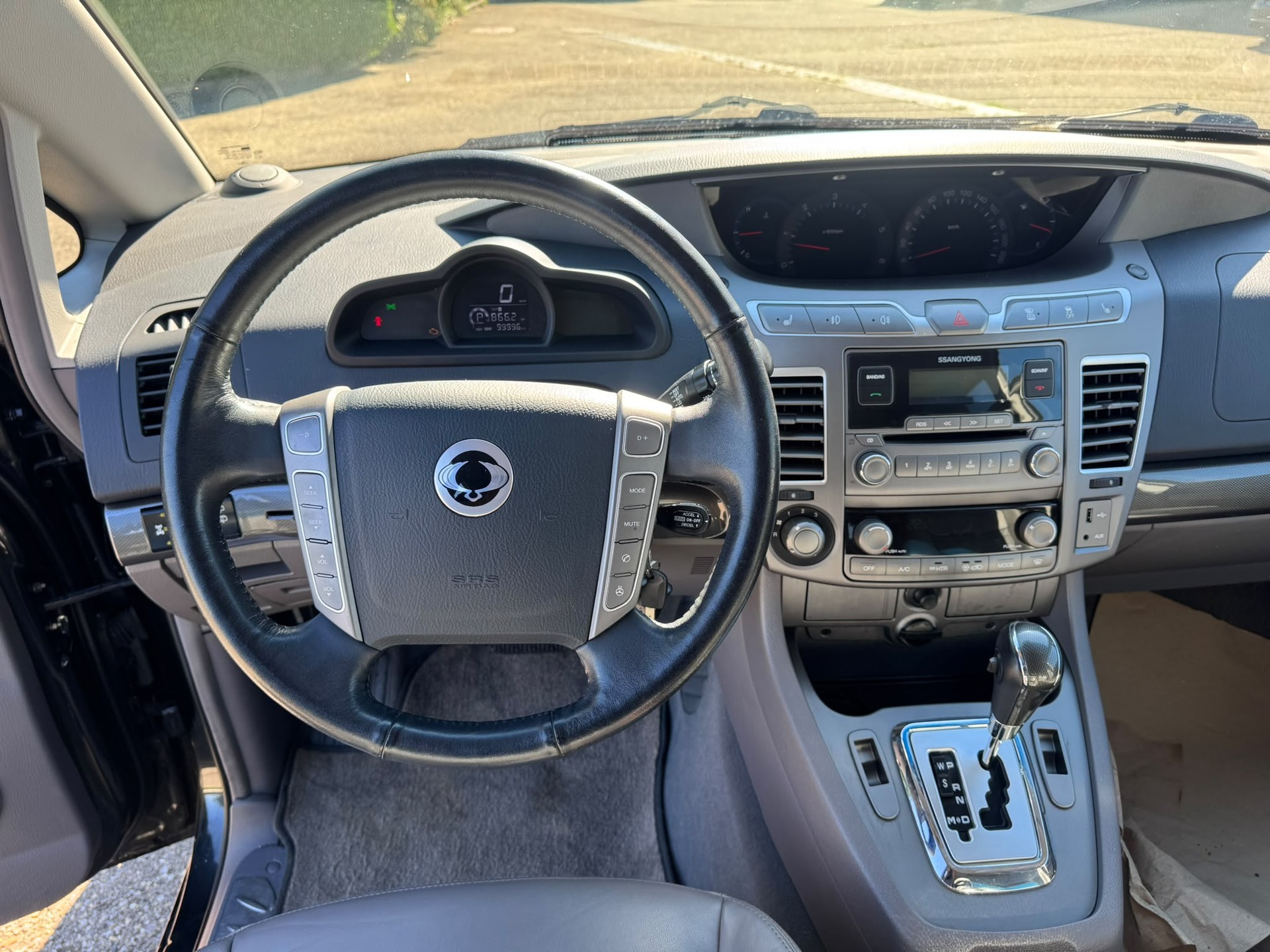 KGM-SsangYong Rodius SV200 e-XDi Quartz 4WD E-Tronic-image-10