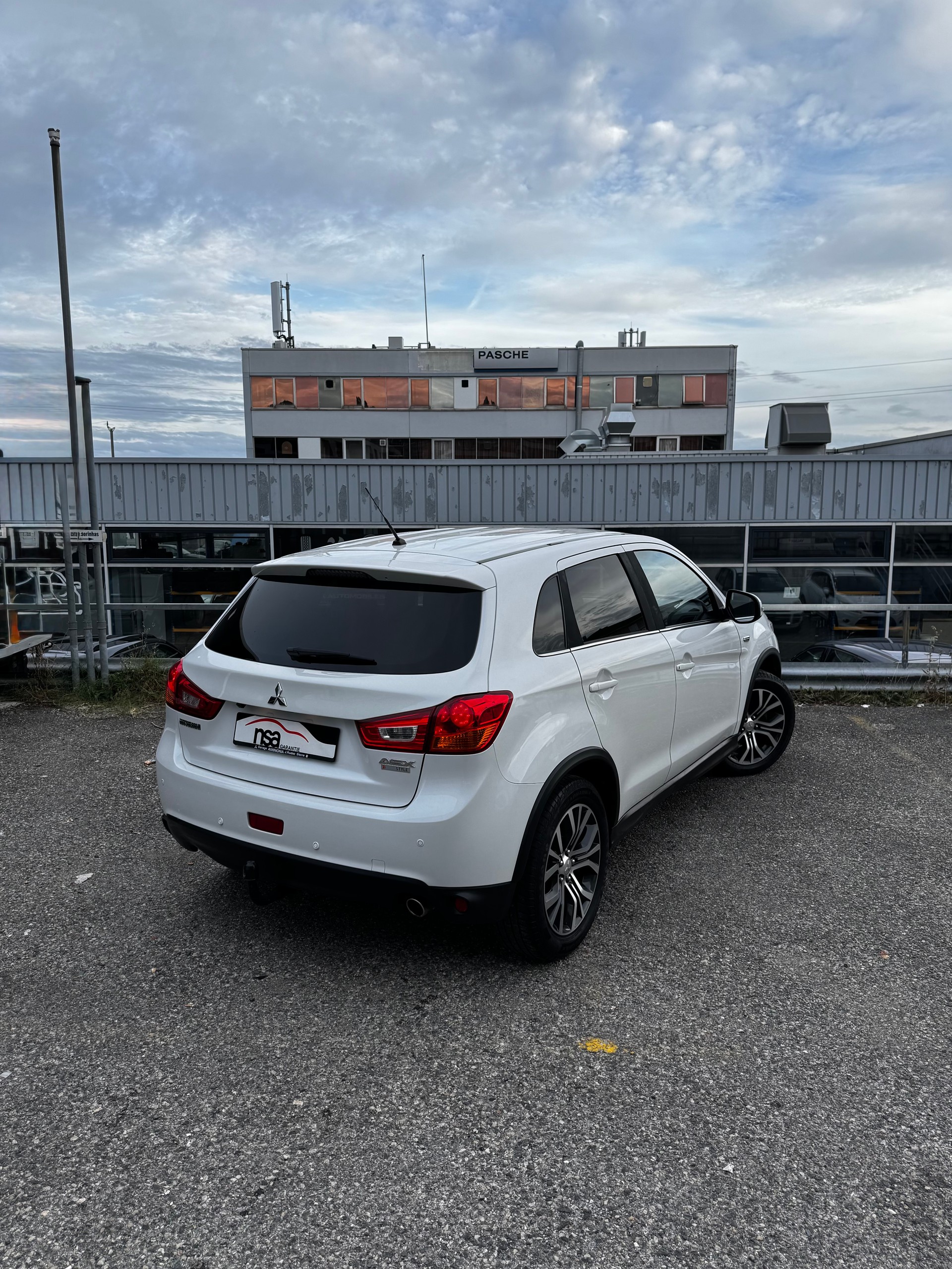 MITSUBISHI ASX 2.2 DID Style 4WD Automatic-image-5