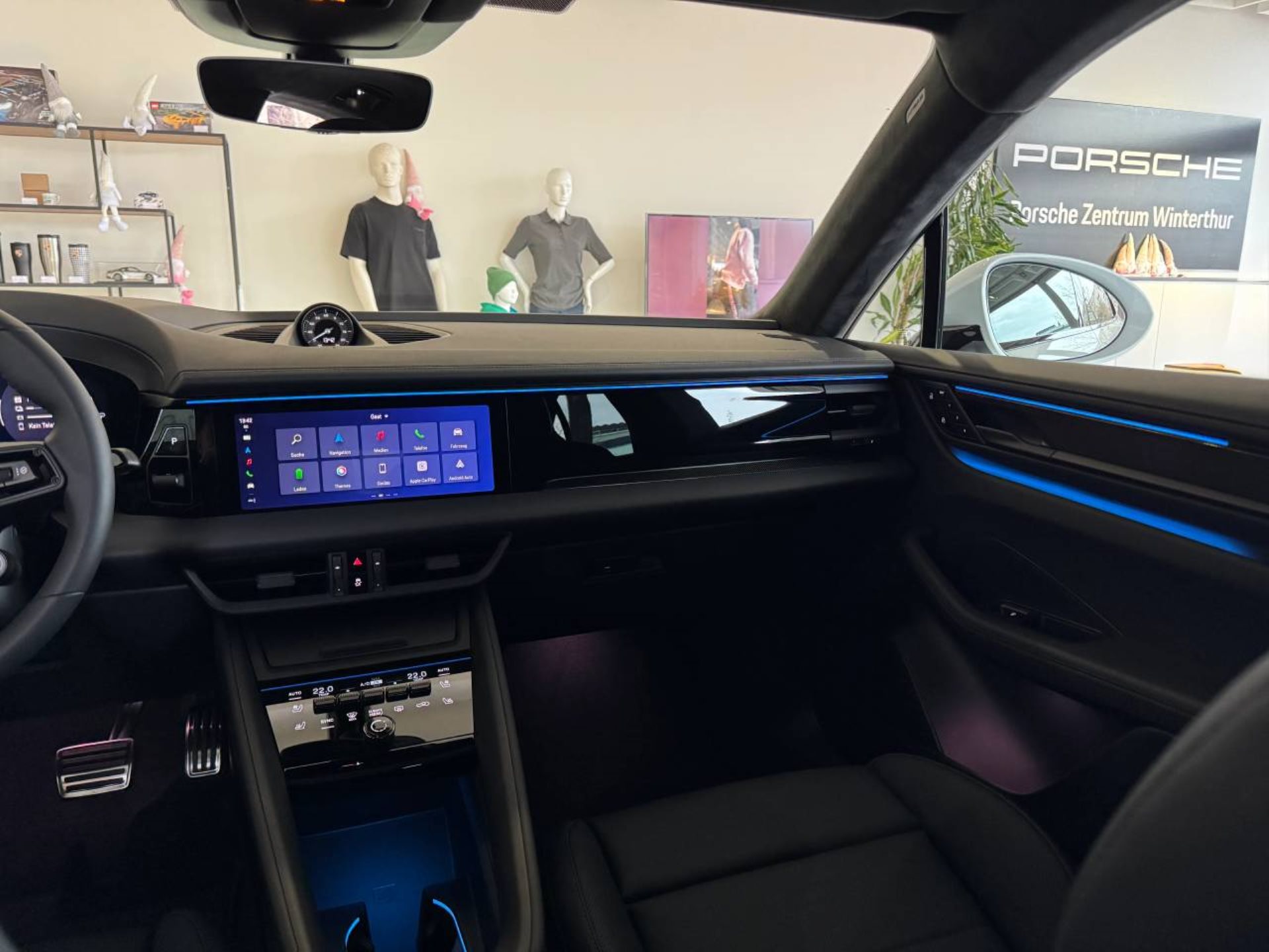 PORSCHE Macan Turbo-image-20