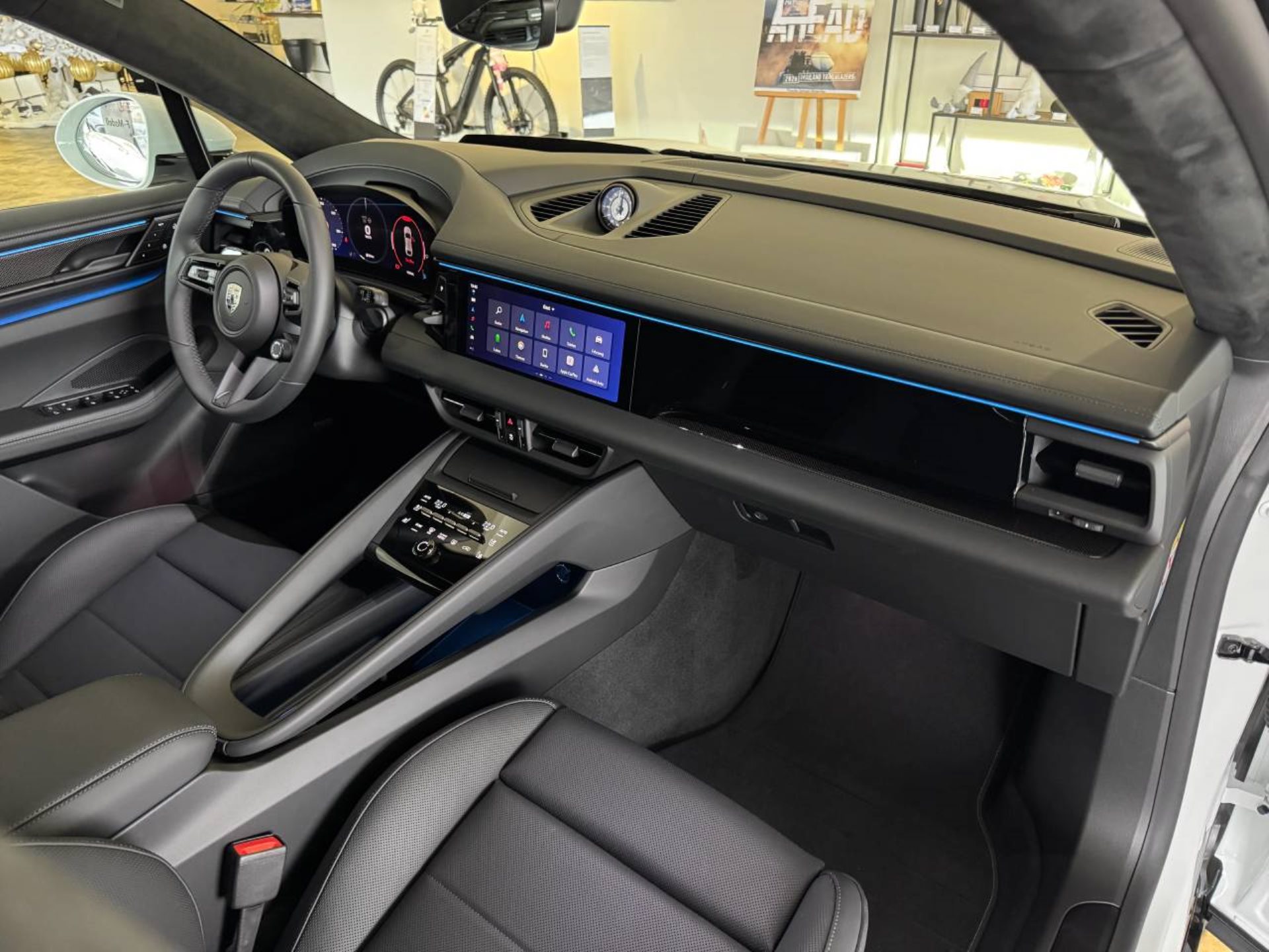 PORSCHE Macan Turbo-image-21