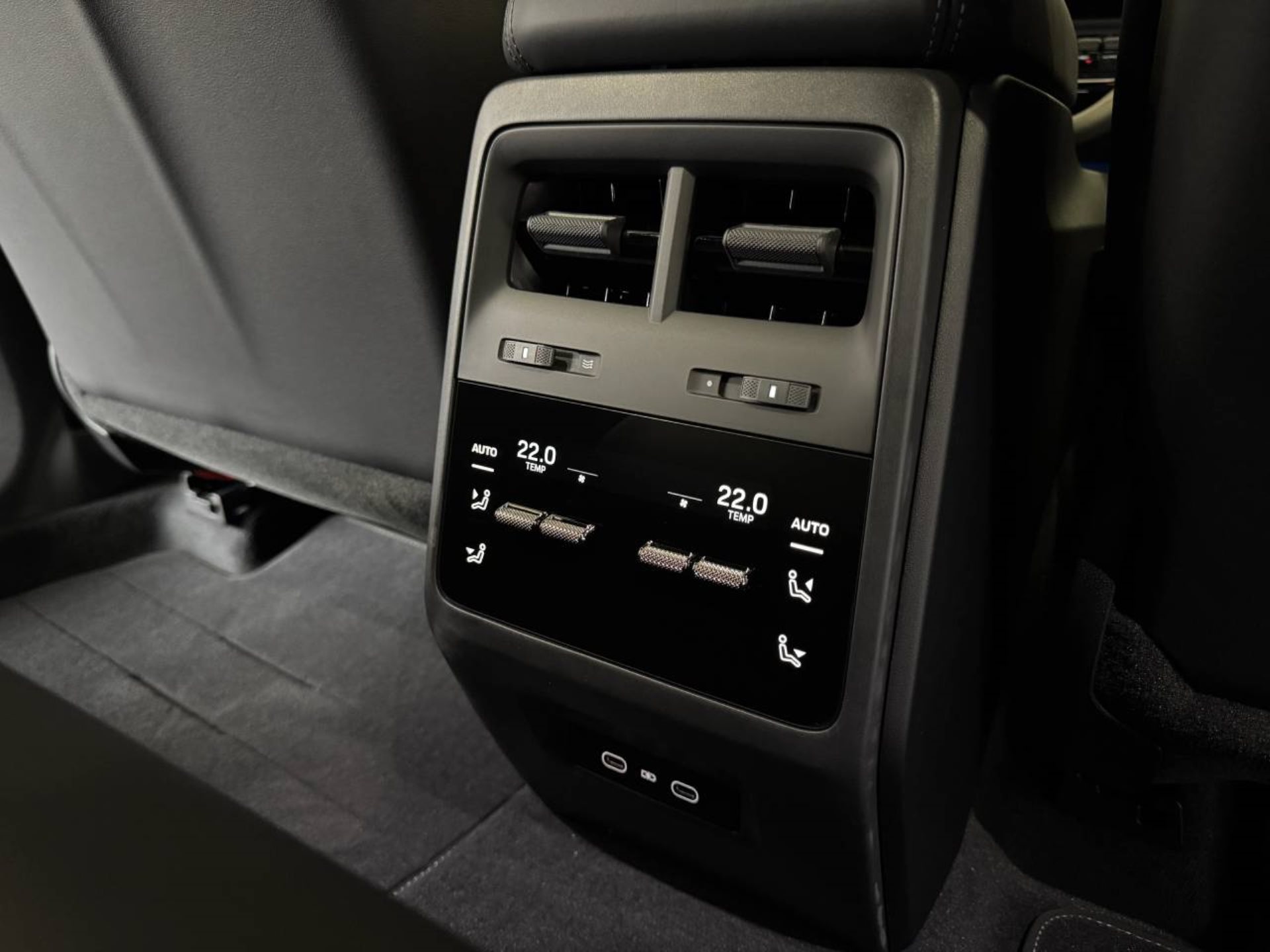 PORSCHE Macan Turbo-image-30