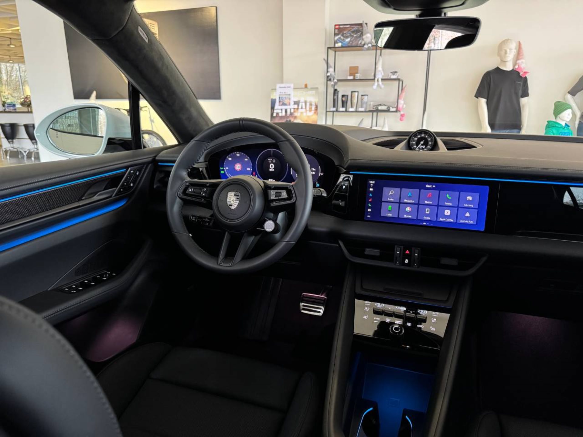 PORSCHE Macan Turbo-image-15