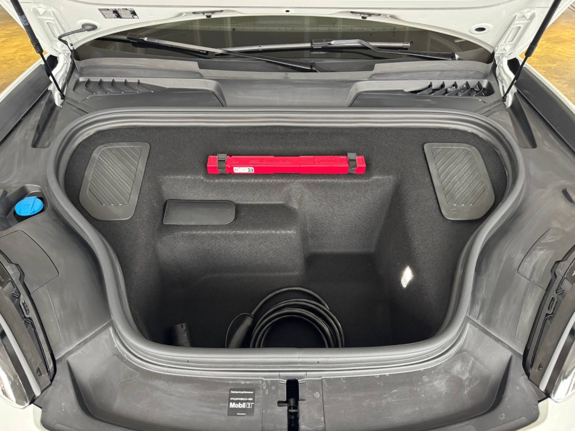 PORSCHE Macan Turbo-image-32