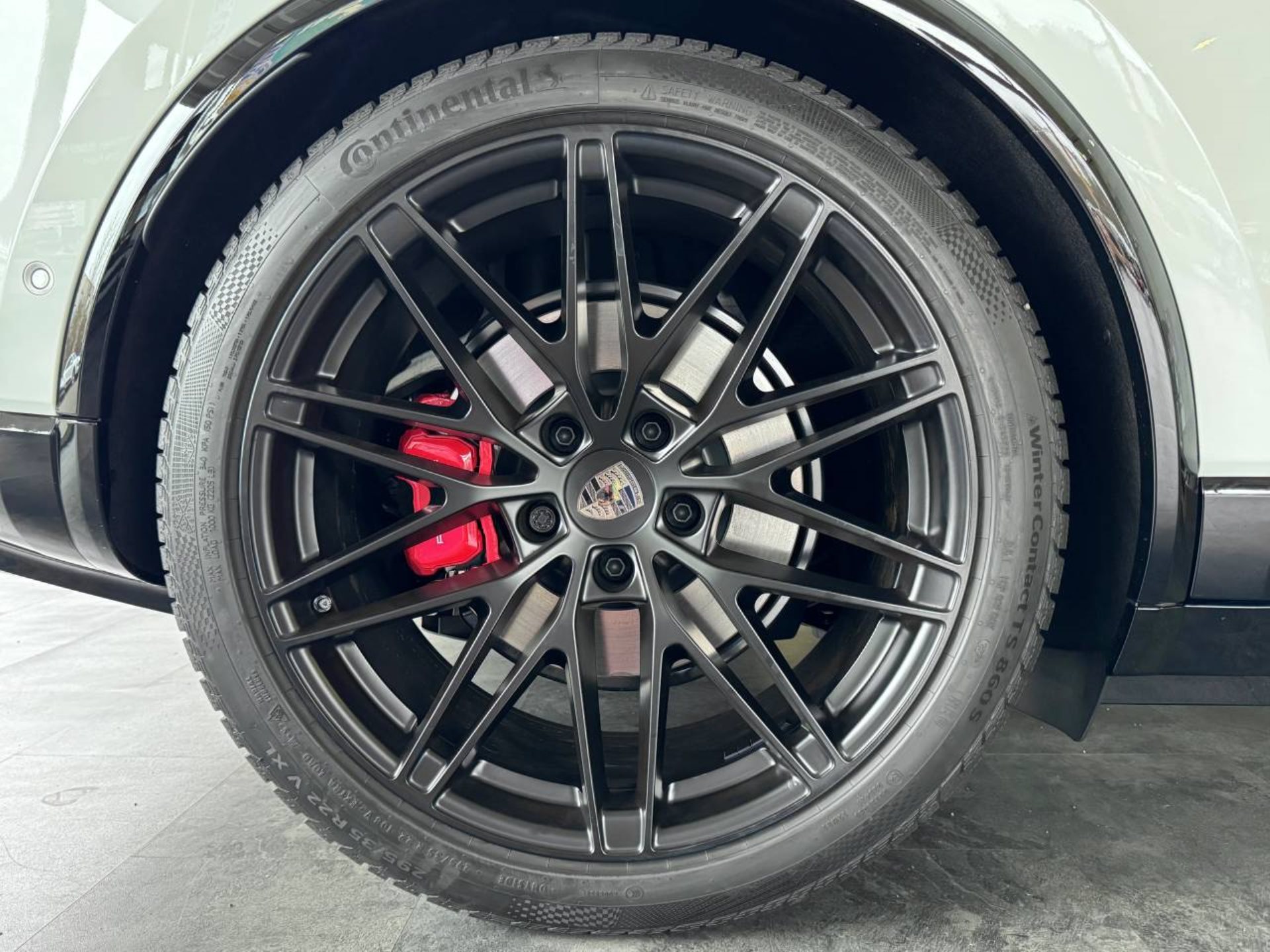 PORSCHE Macan Turbo-image-11