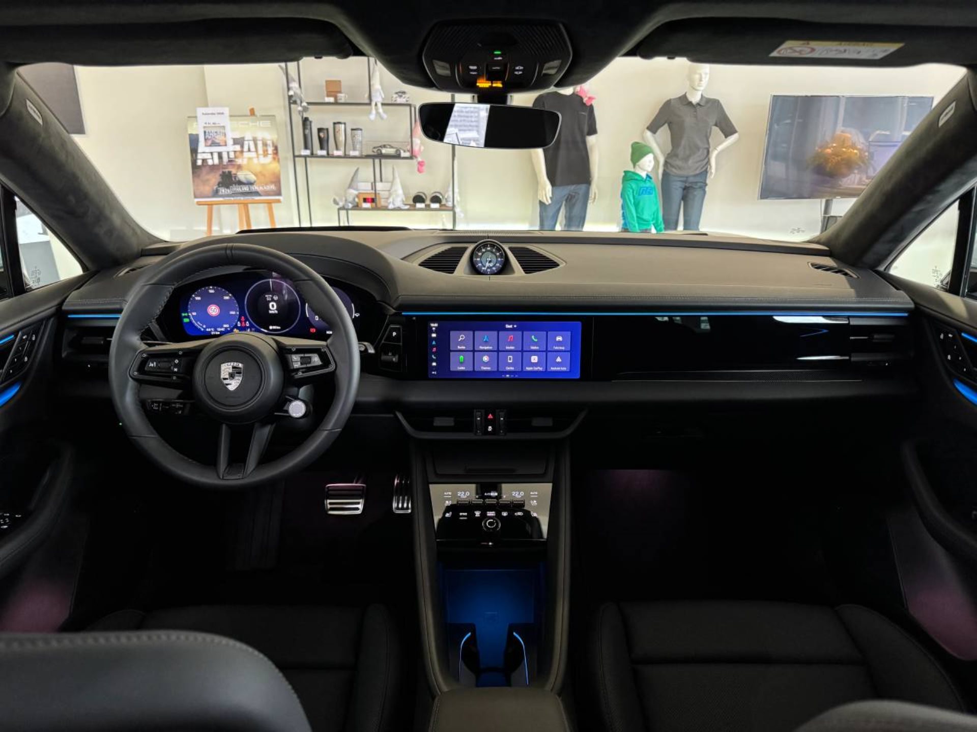 PORSCHE Macan Turbo-image-16