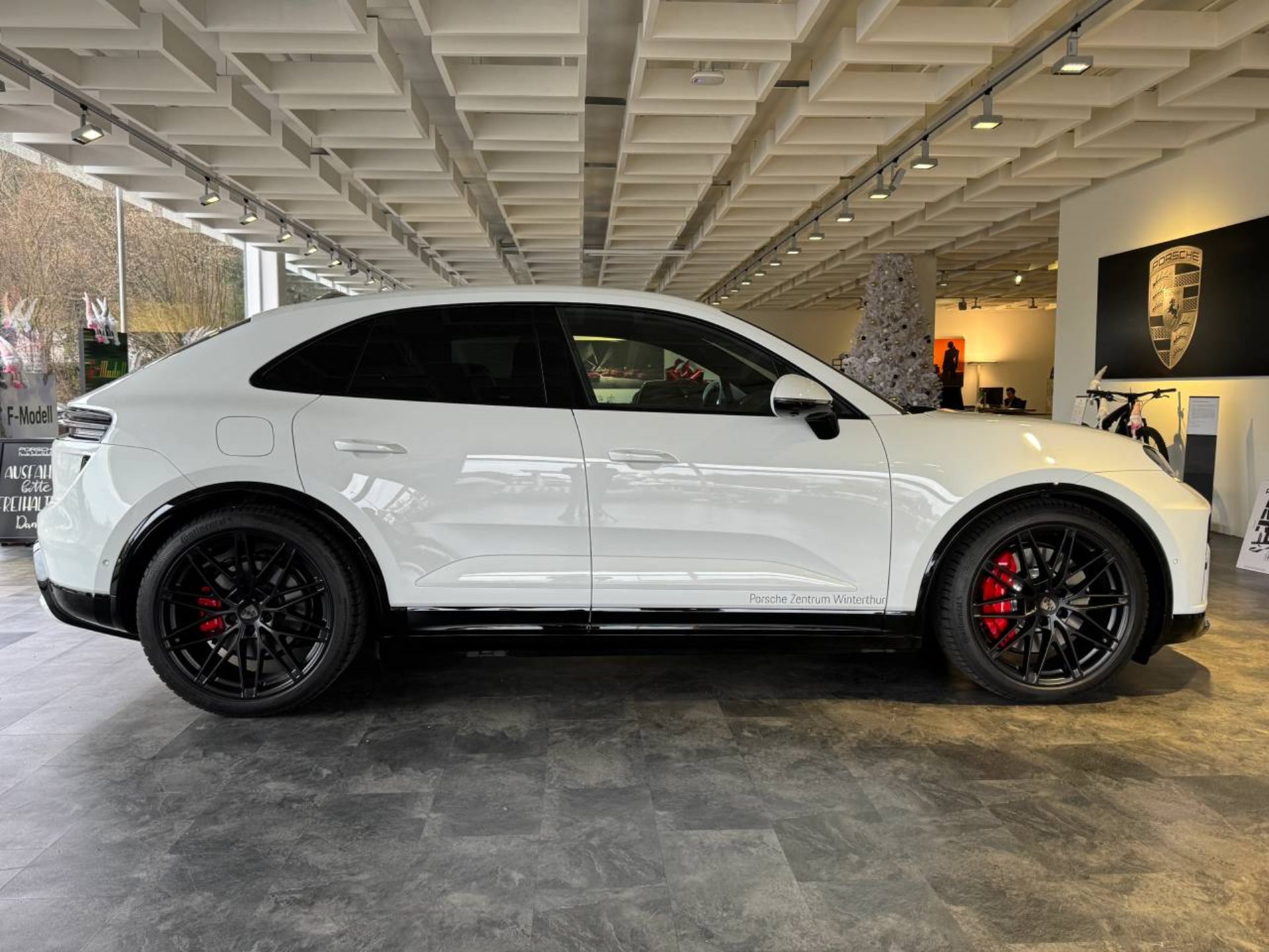 PORSCHE Macan Turbo-image-7