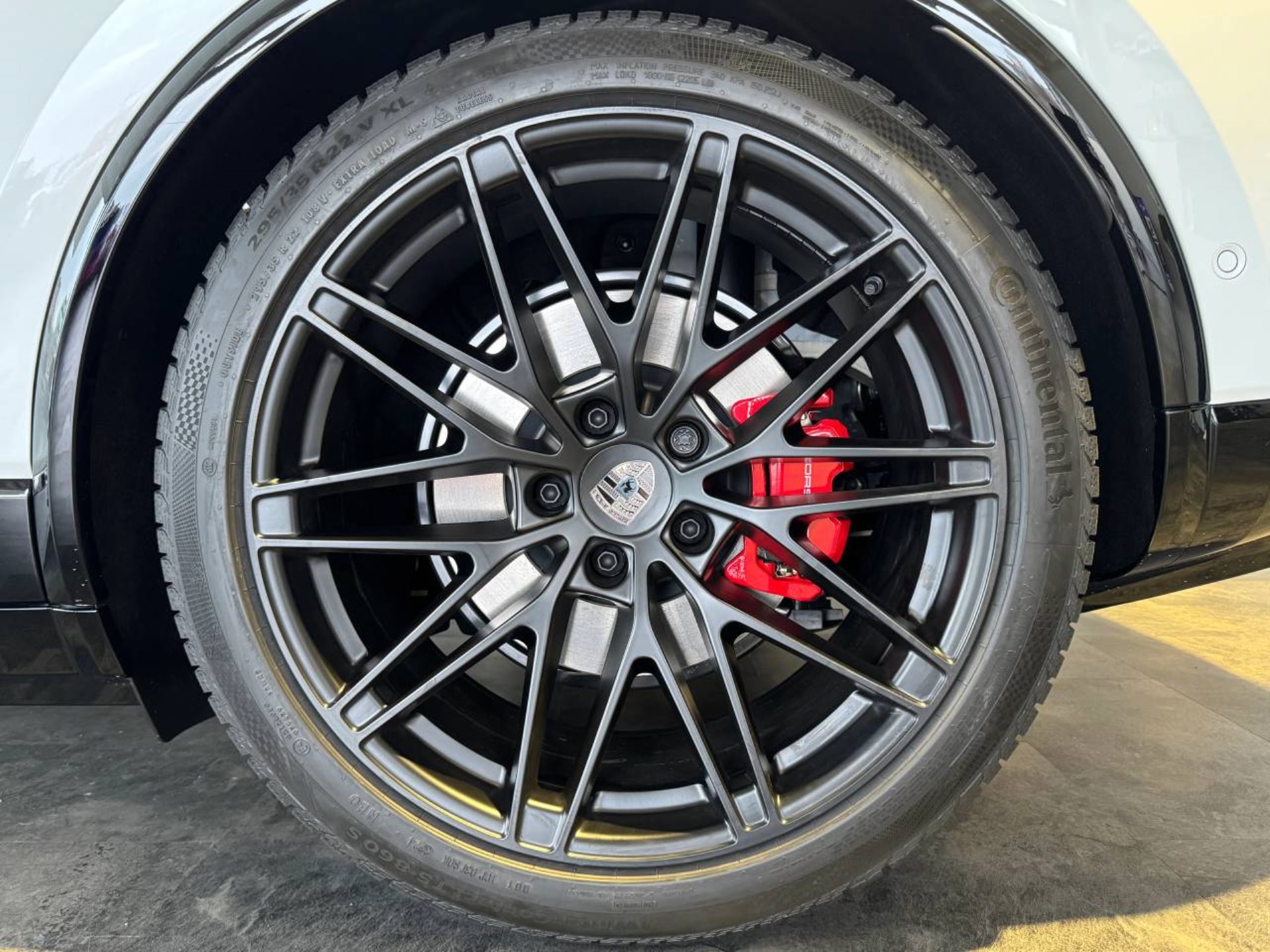 PORSCHE Macan Turbo-image-9