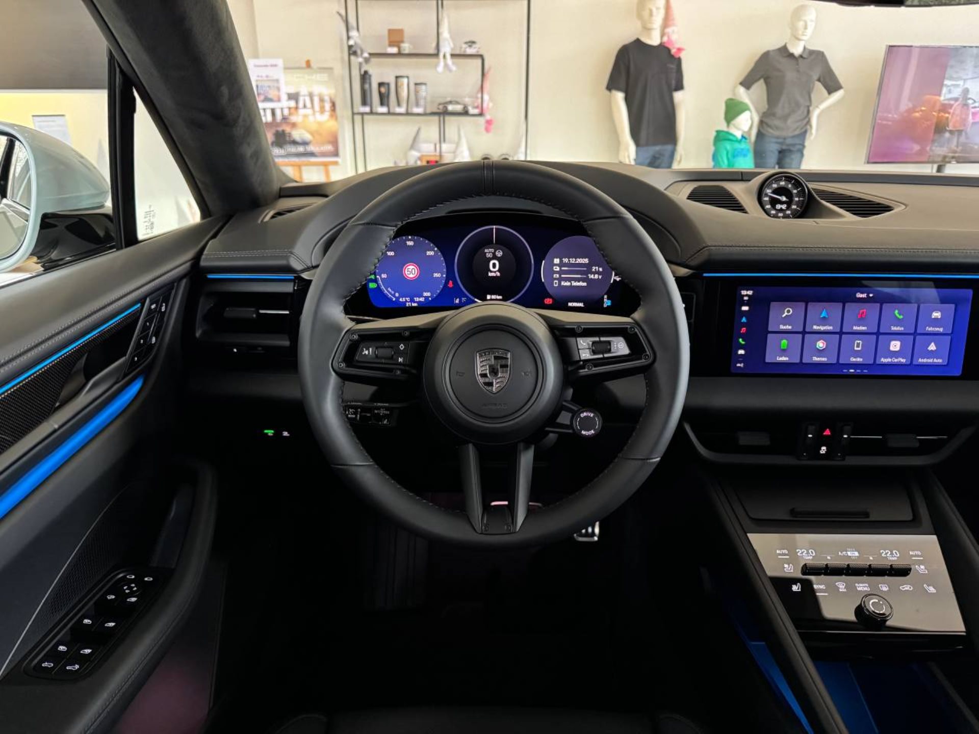PORSCHE Macan Turbo-image-14