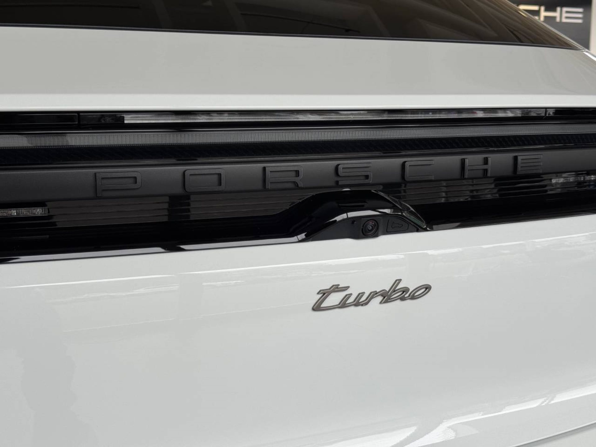 PORSCHE Macan Turbo-image-38
