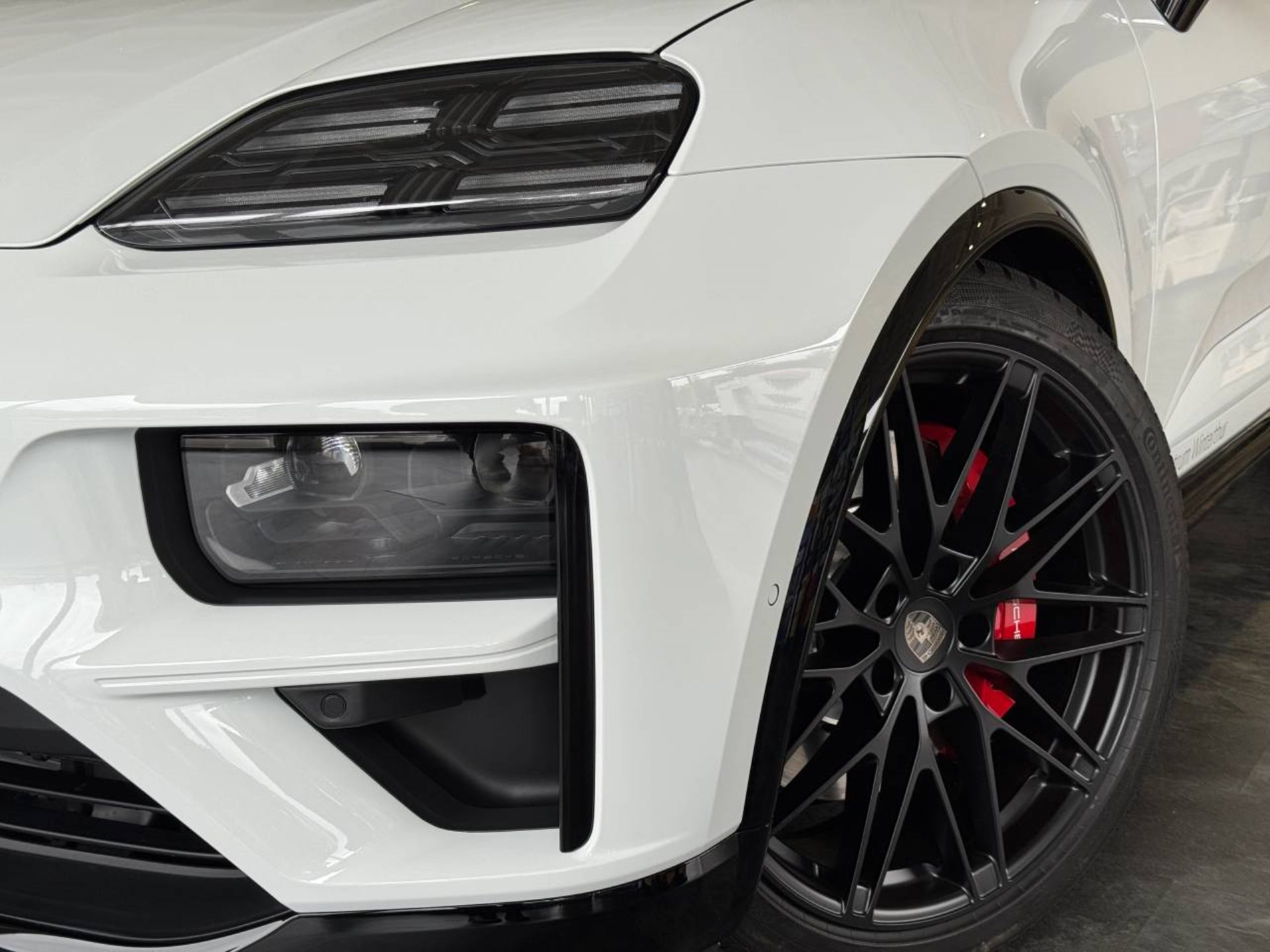 PORSCHE Macan Turbo-image-35