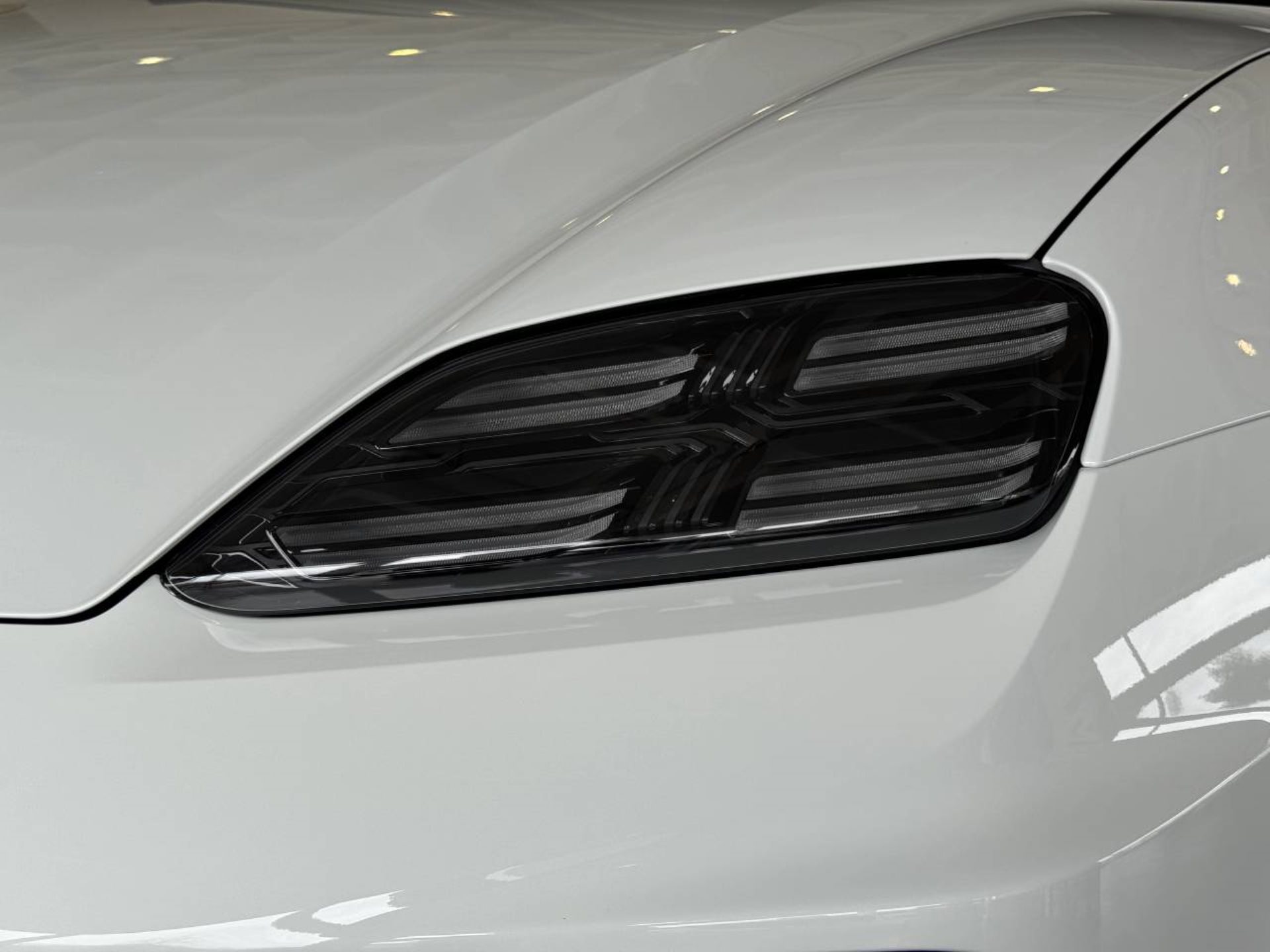 PORSCHE Macan Turbo-image-36