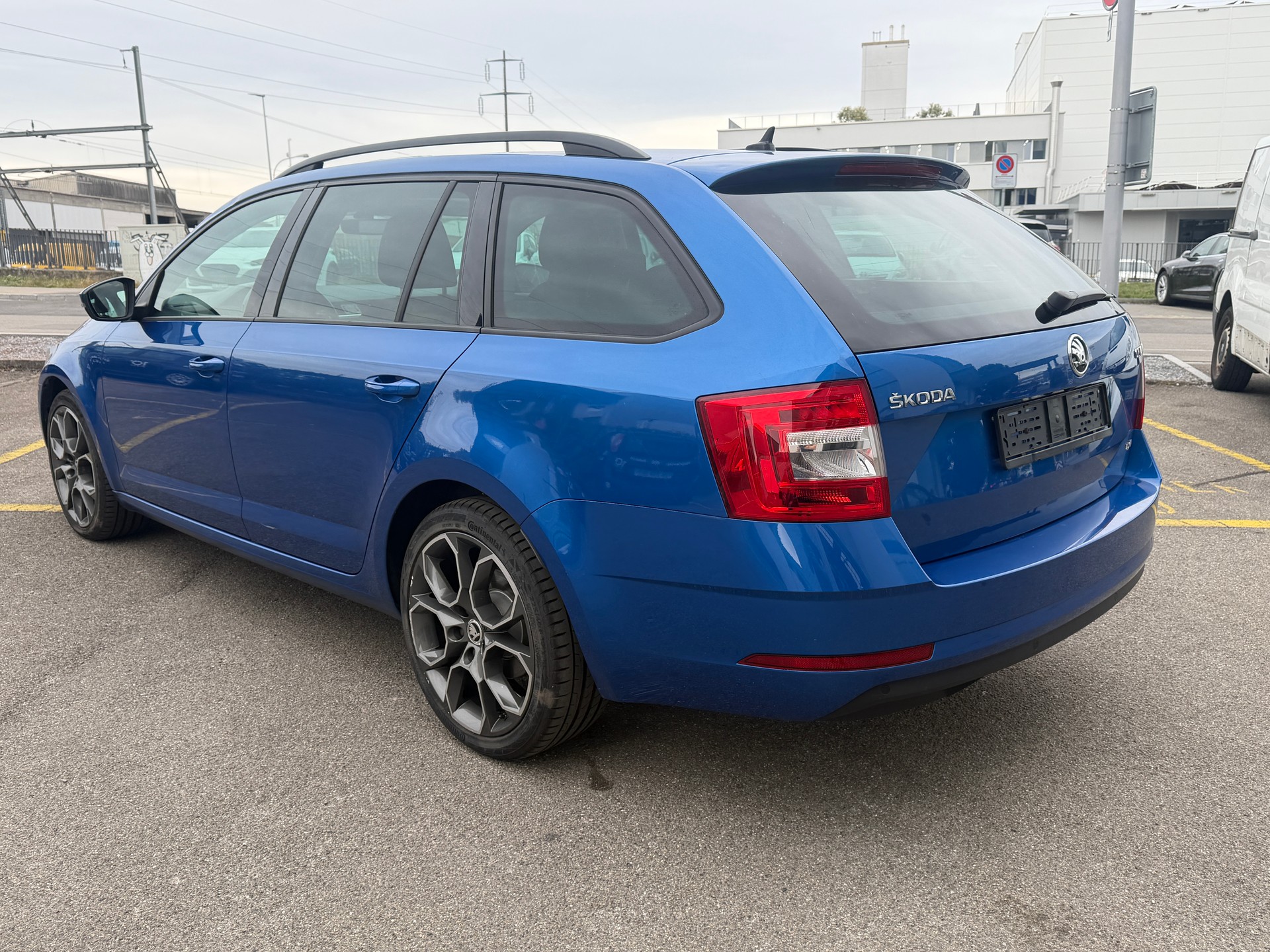 SKODA Octavia Combi 1.8 TSI Swiss Line 25 4x4 DSG-image-5