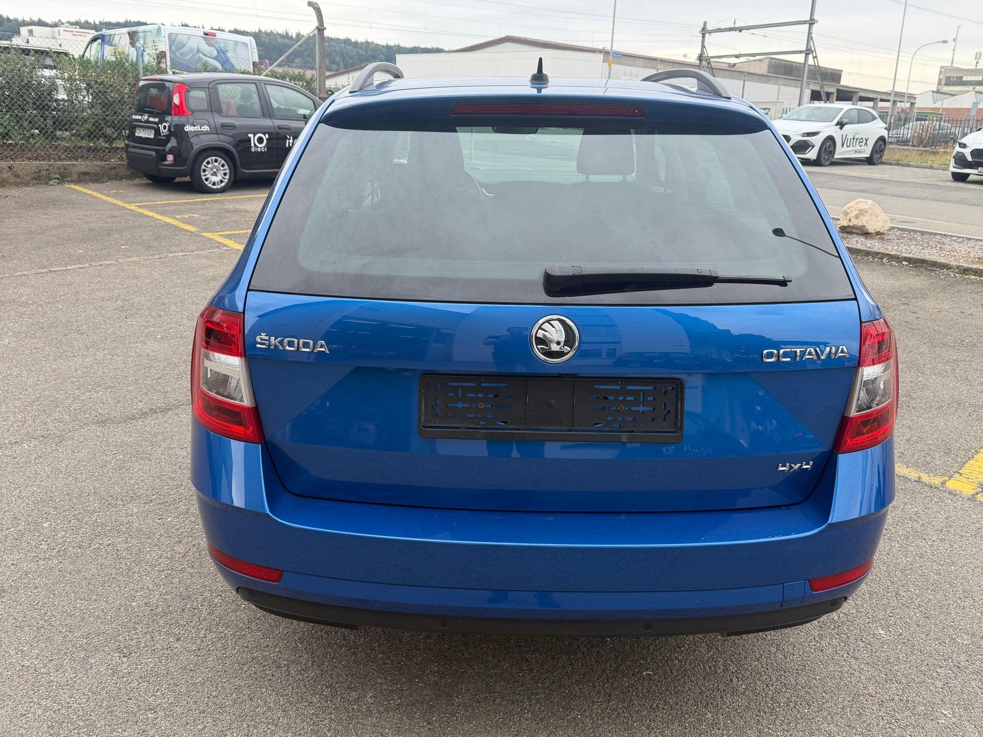 SKODA Octavia Combi 1.8 TSI Swiss Line 25 4x4 DSG-image-4