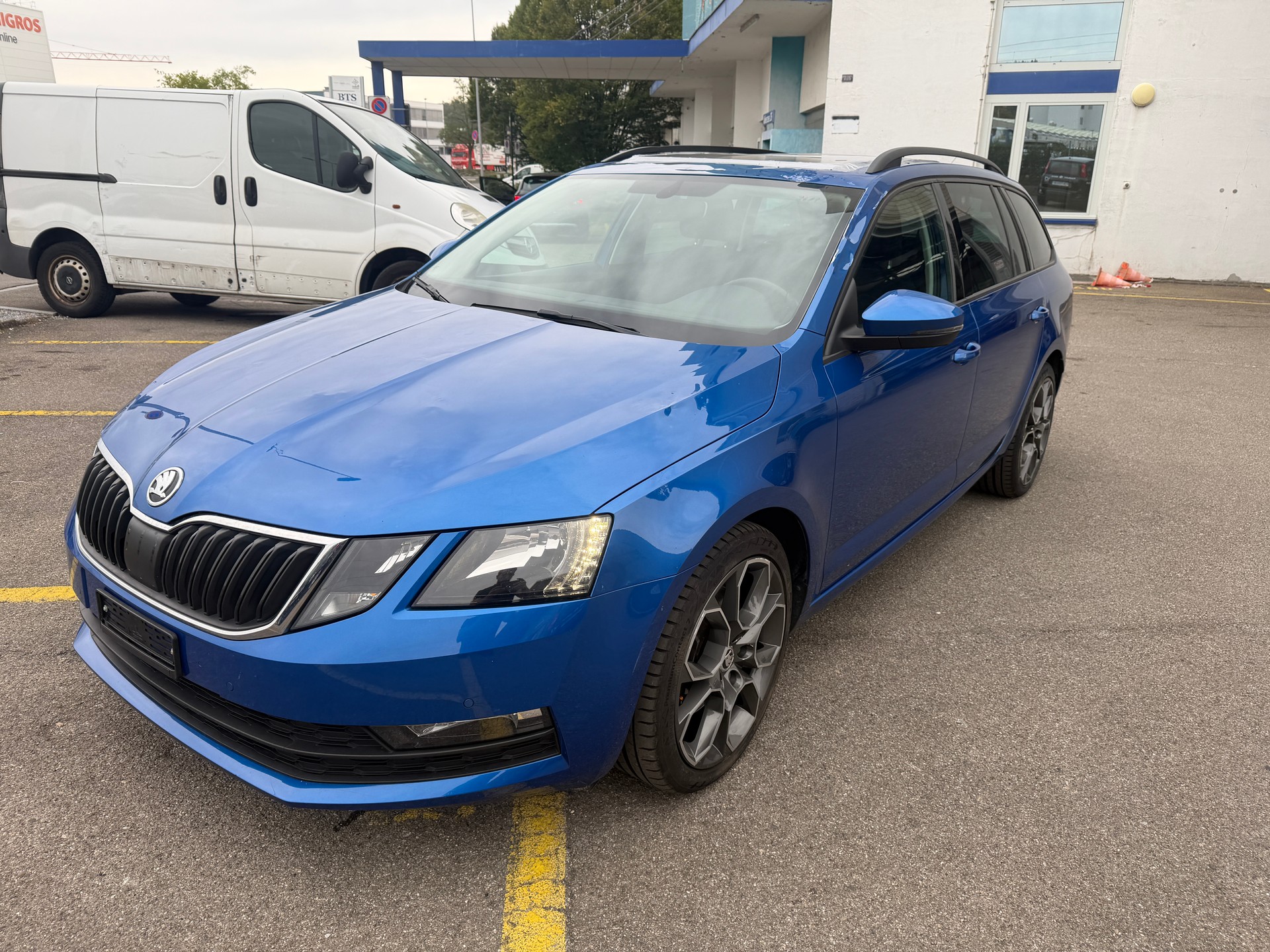 SKODA Octavia Combi 1.8 TSI Swiss Line 25 4x4 DSG-image-0