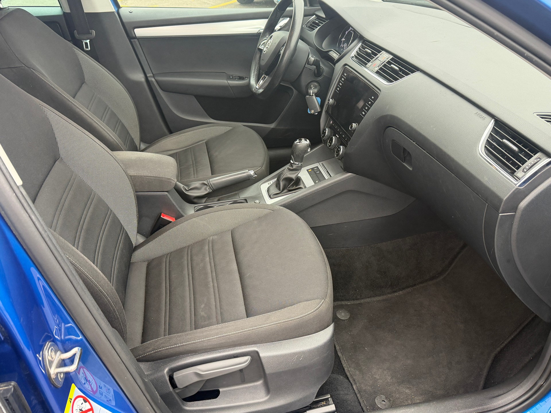 SKODA Octavia Combi 1.8 TSI Swiss Line 25 4x4 DSG-image-10