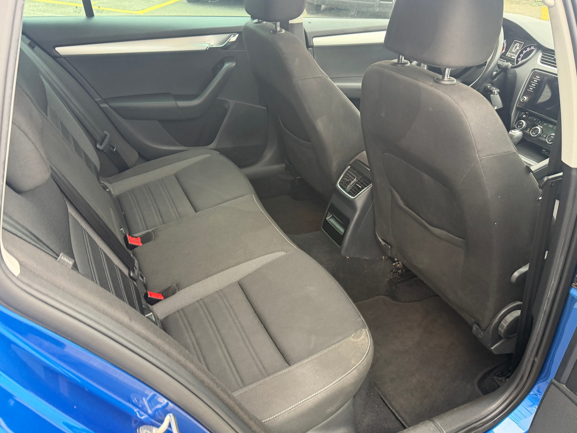 SKODA Octavia Combi 1.8 TSI Swiss Line 25 4x4 DSG-image-8