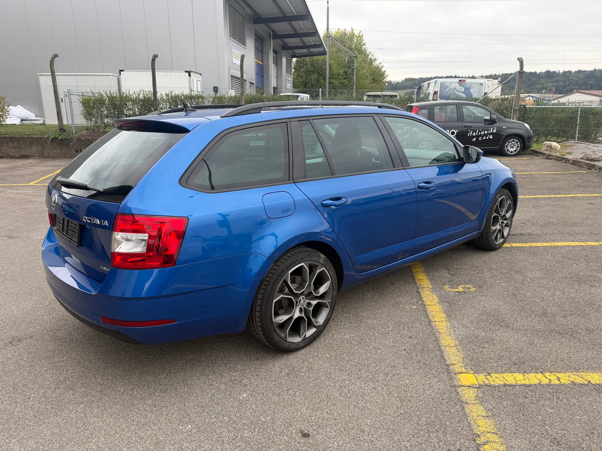 SKODA Octavia Combi 1.8 TSI Swiss Line 25 4x4 DSG-image-3