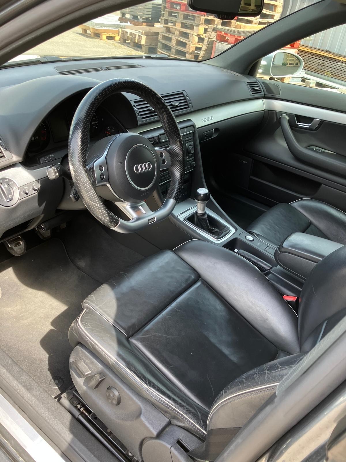 AUDI 4.2 V8 quattro-image-3