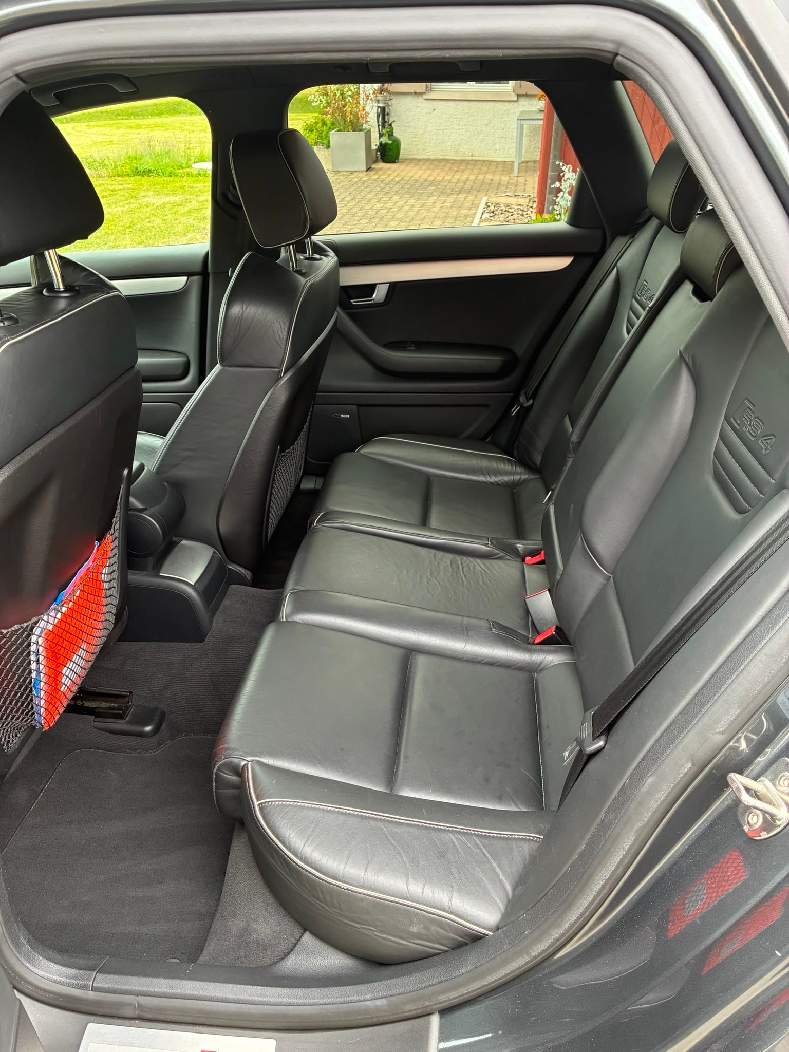 AUDI 4.2 V8 quattro-image-5