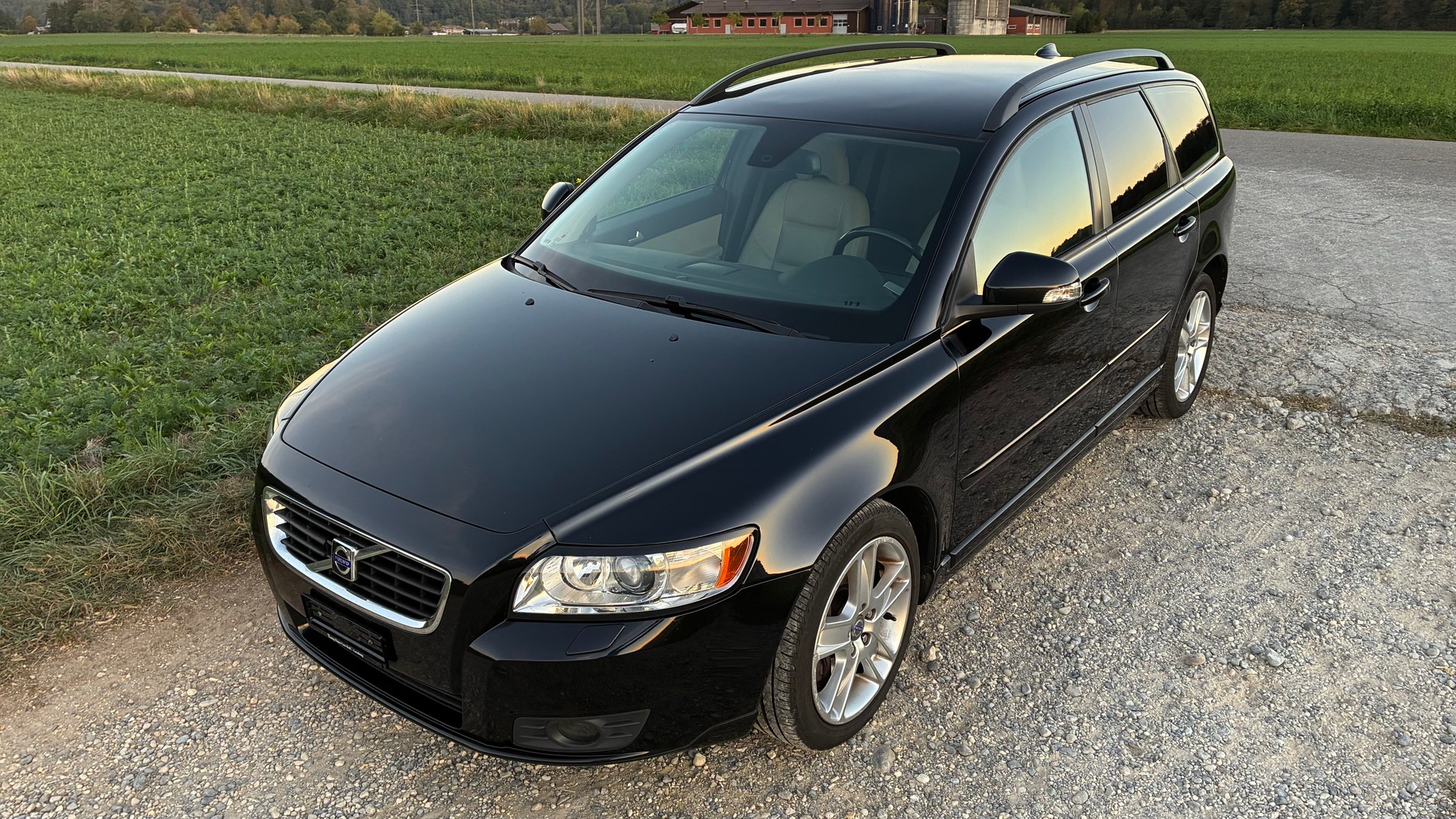 VOLVO V50 T5 Summum-image-1