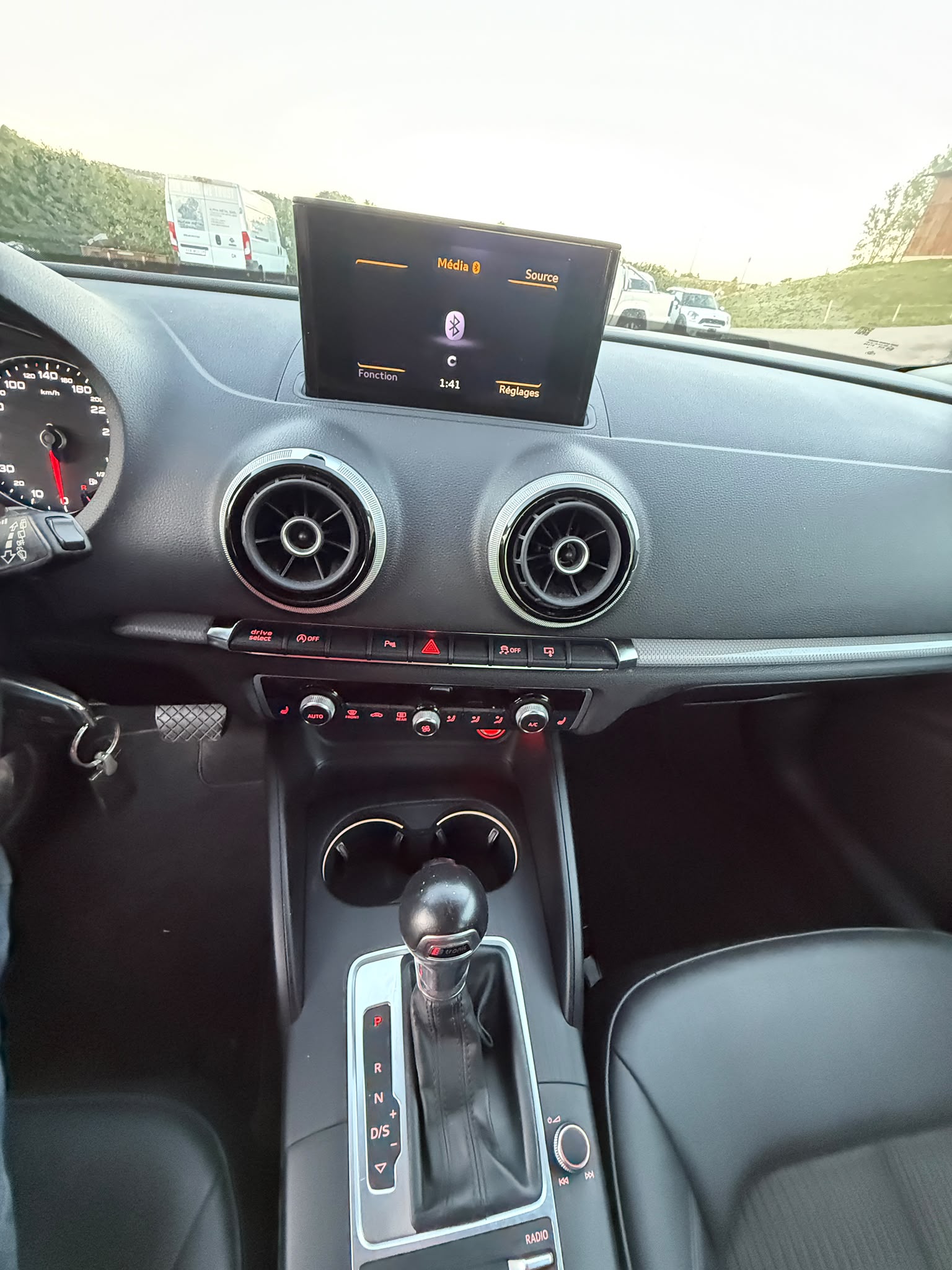 AUDI A3 Sportback 1.4 TFSI Attraction S-tronic-image-6