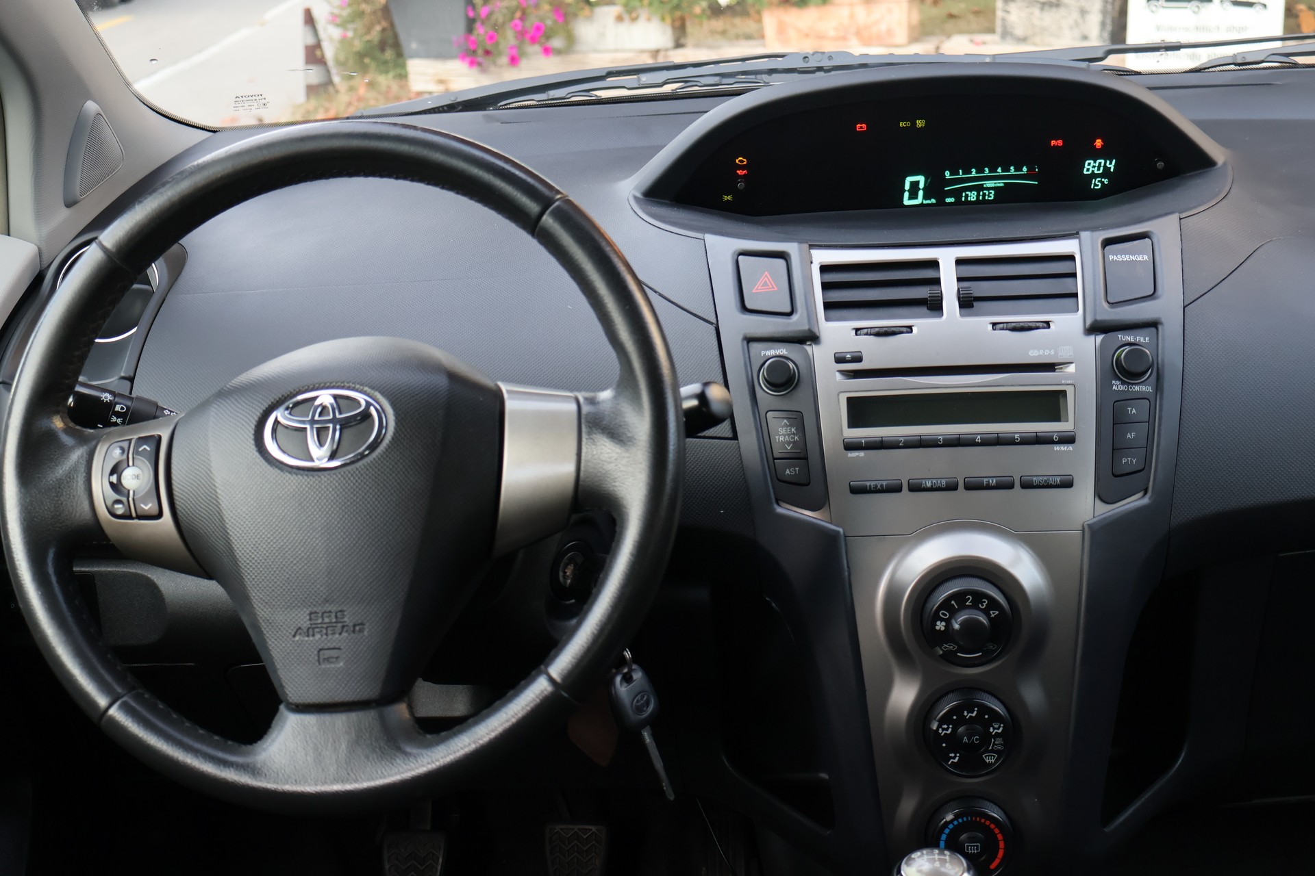 TOYOTA Yaris 1.33 Linea Sol-image-6