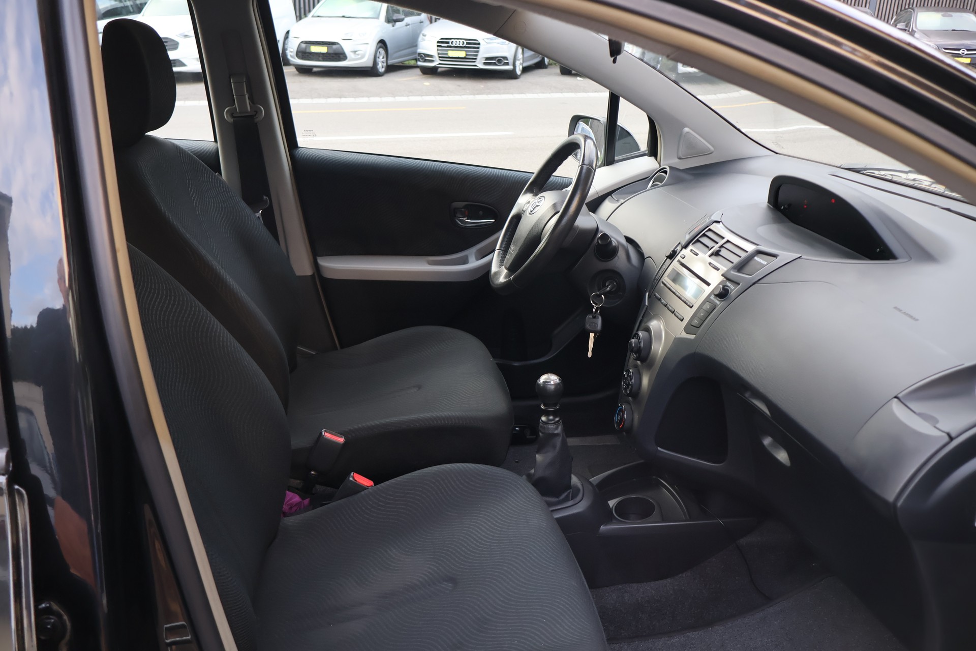 TOYOTA Yaris 1.33 Linea Sol-image-9
